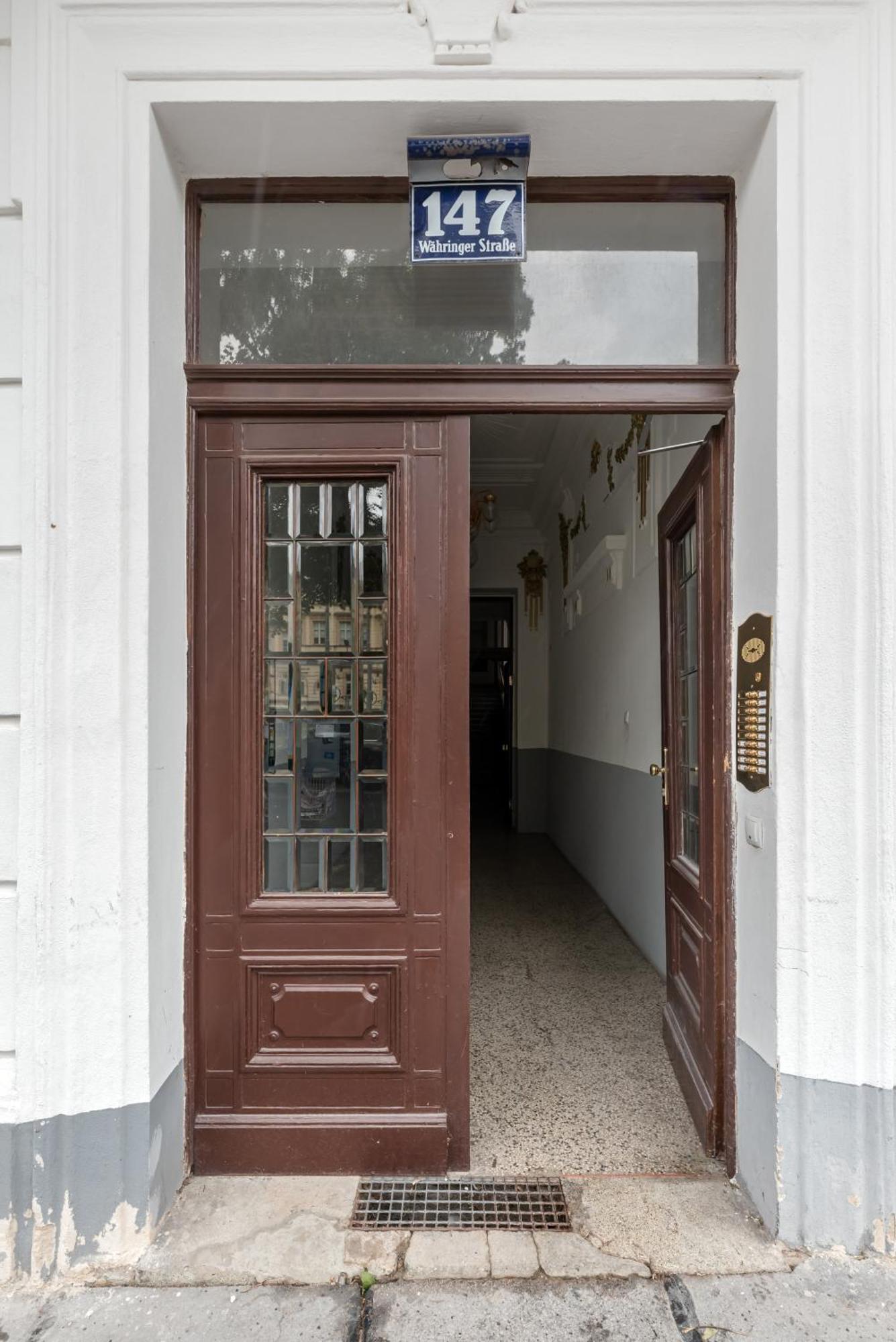 Cozy In The Charming Quarter Apartment