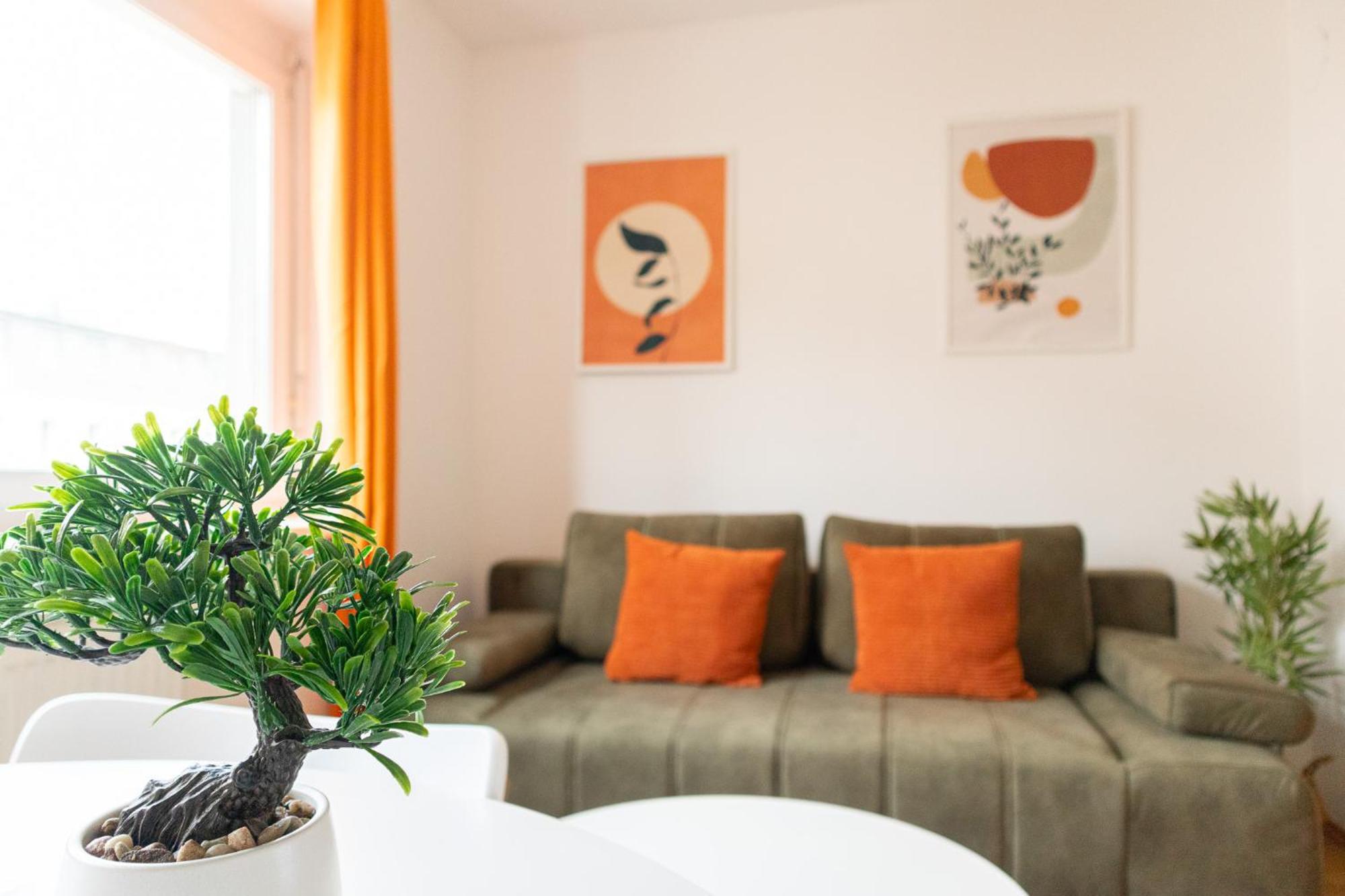 Chic 1br And 1lr With Kingbed, 9 Min To Center Via Metro Appartamento *