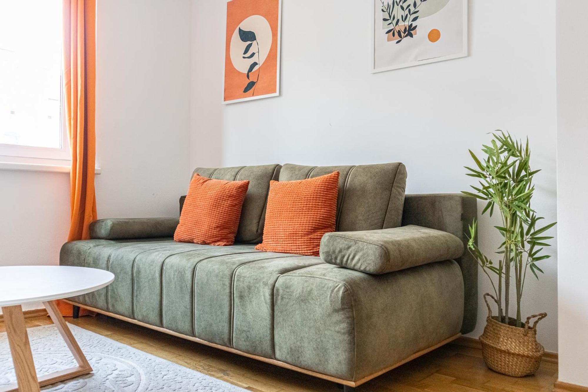 Chic 1br And 1lr With Kingbed, 9 Min To Center Via Metro Appartamento *