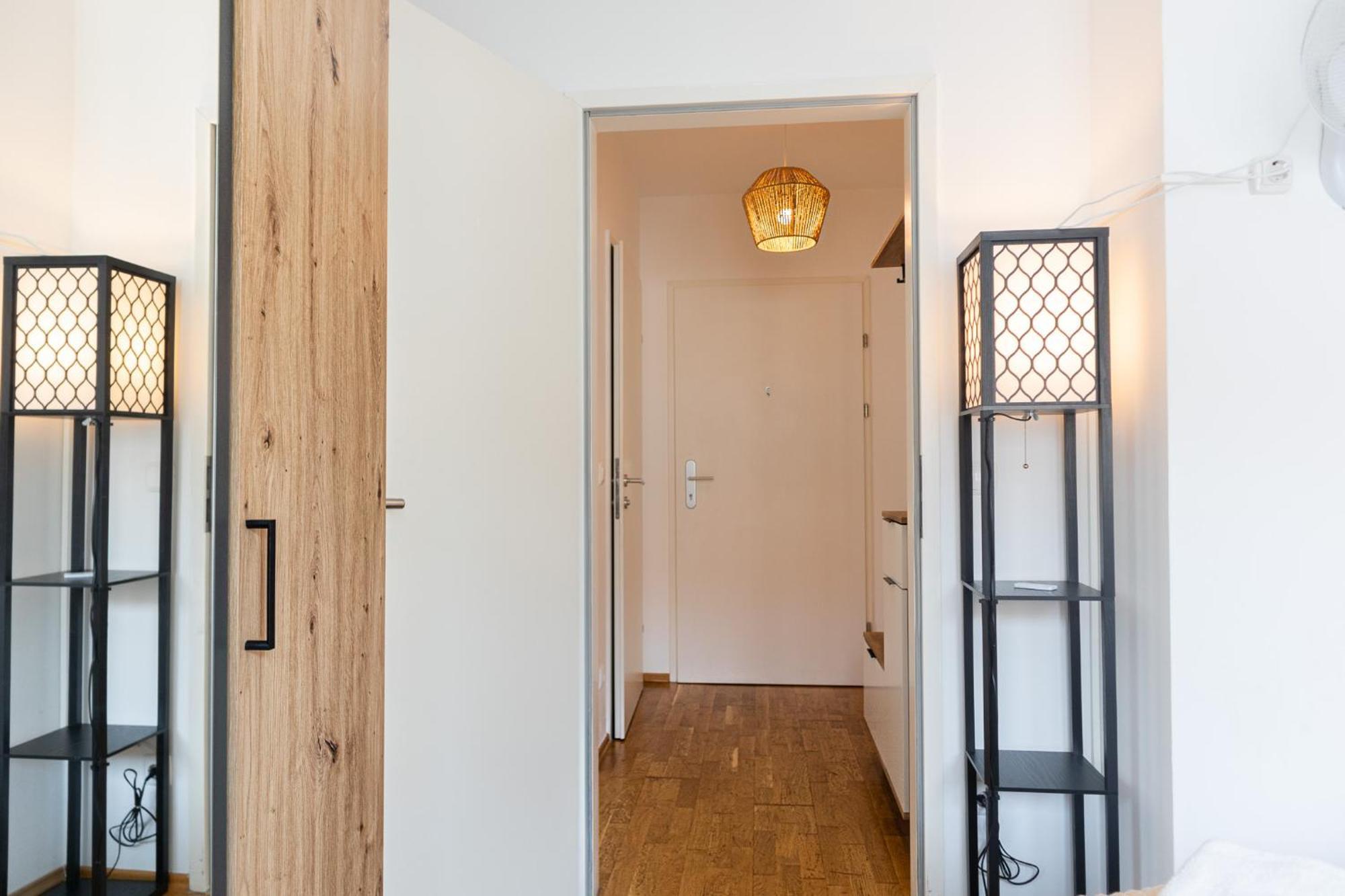 Chic 1br And 1lr With Kingbed, 9 Min To Center Via Metro * Vienna