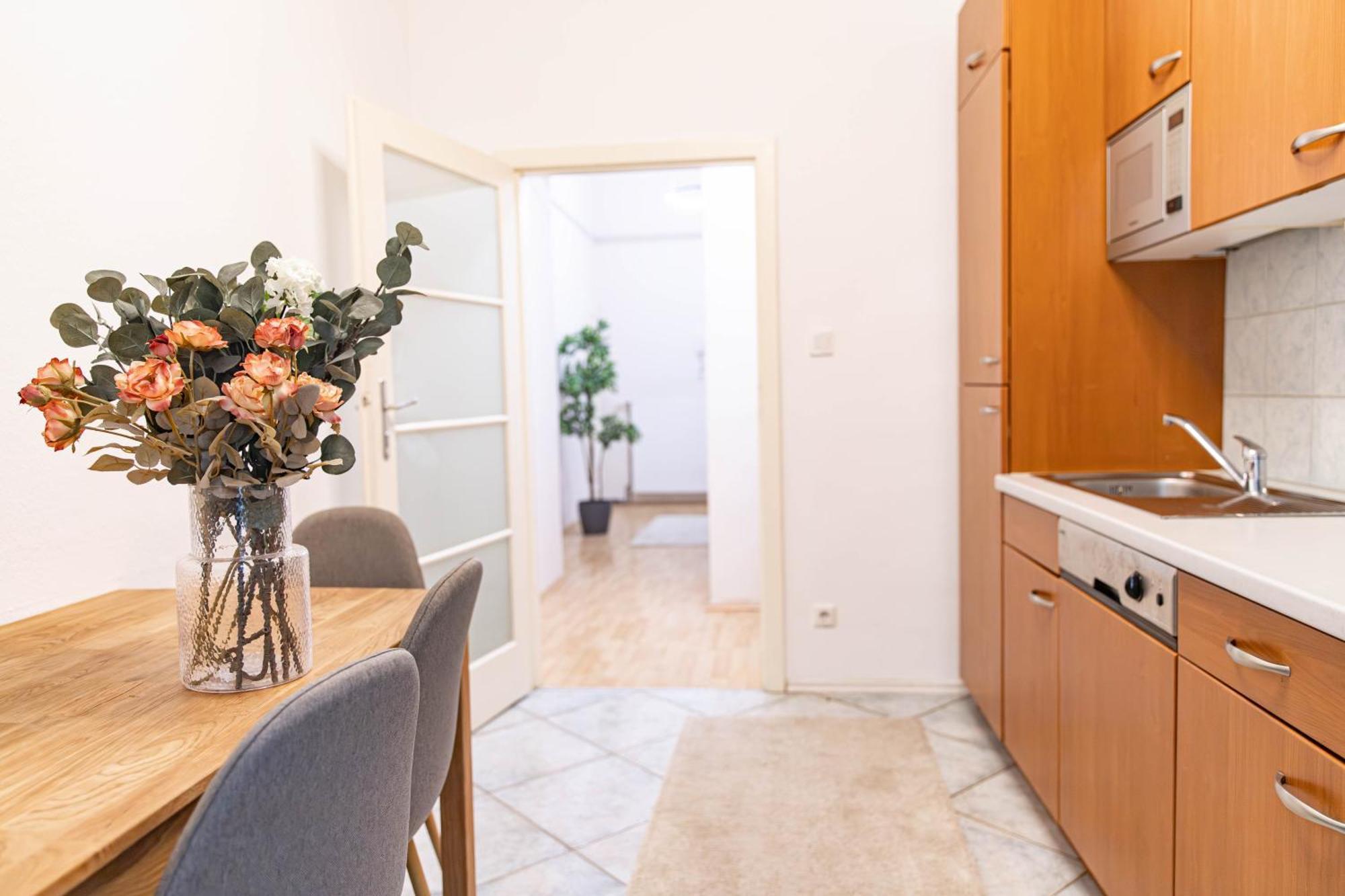 Stylish Apartment, Next To Schloss Belvedere Vienna