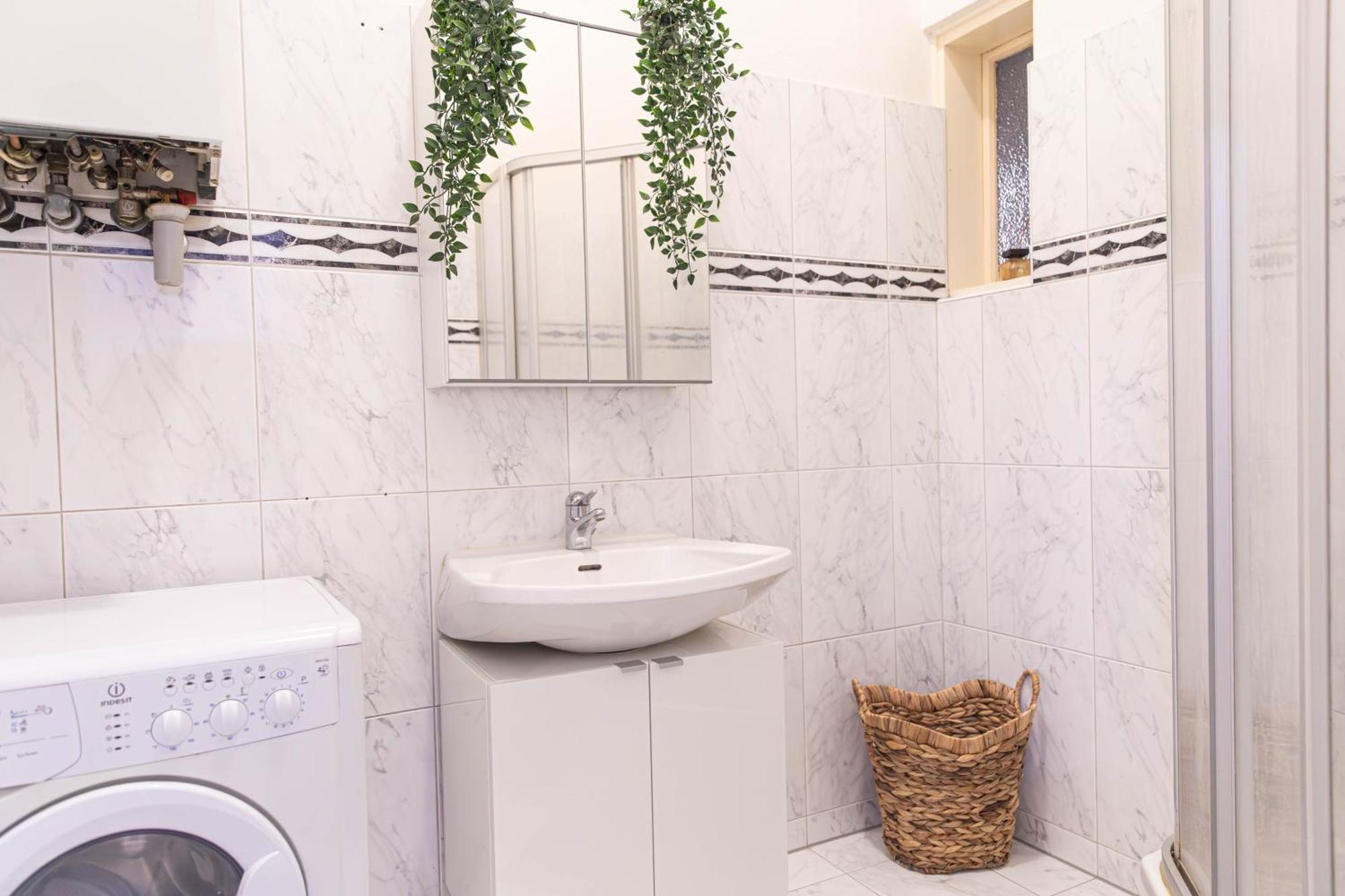Stylish Apartment, Next To Schloss Belvedere Apartment