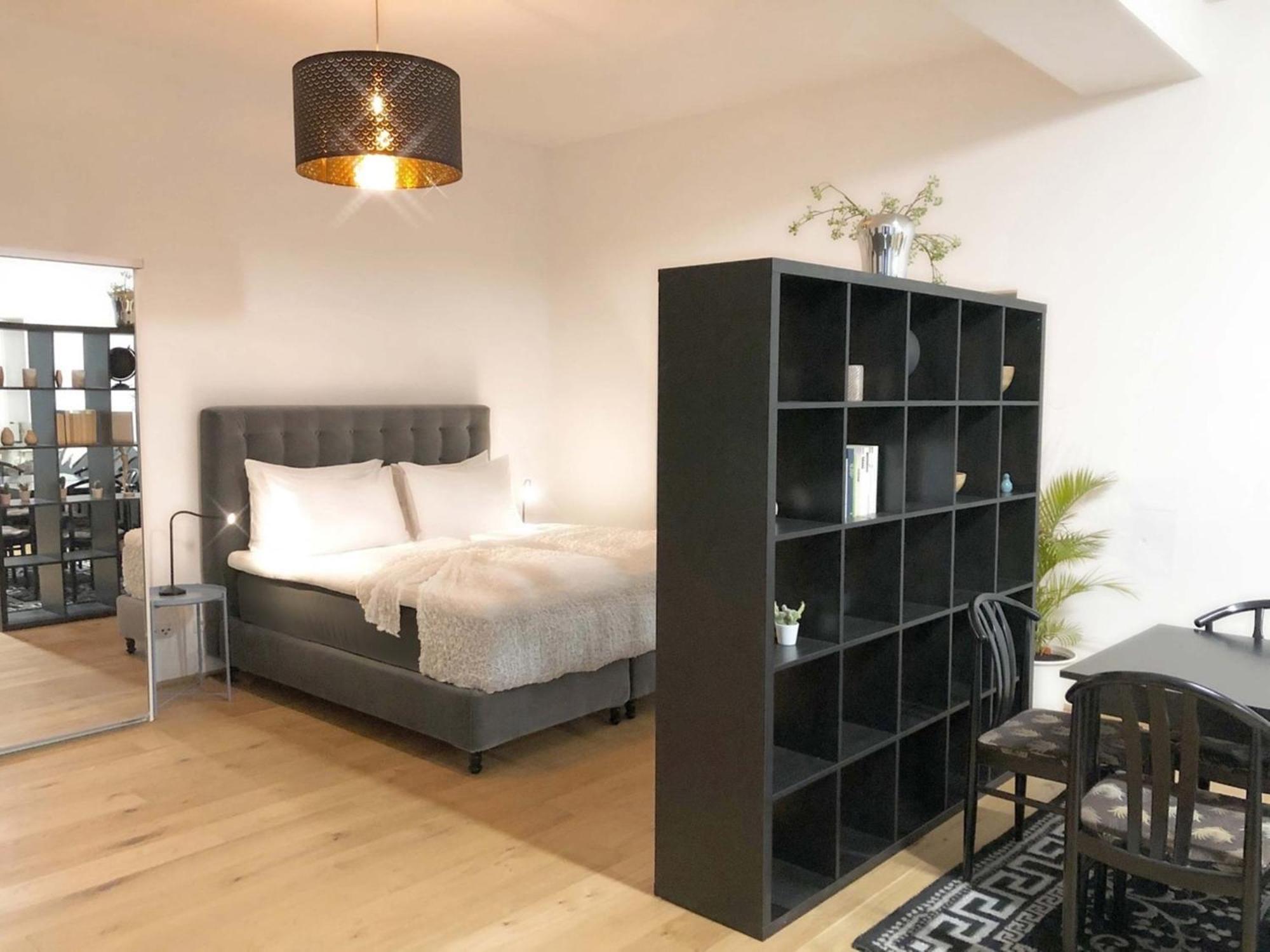 Apartment Street Living - *