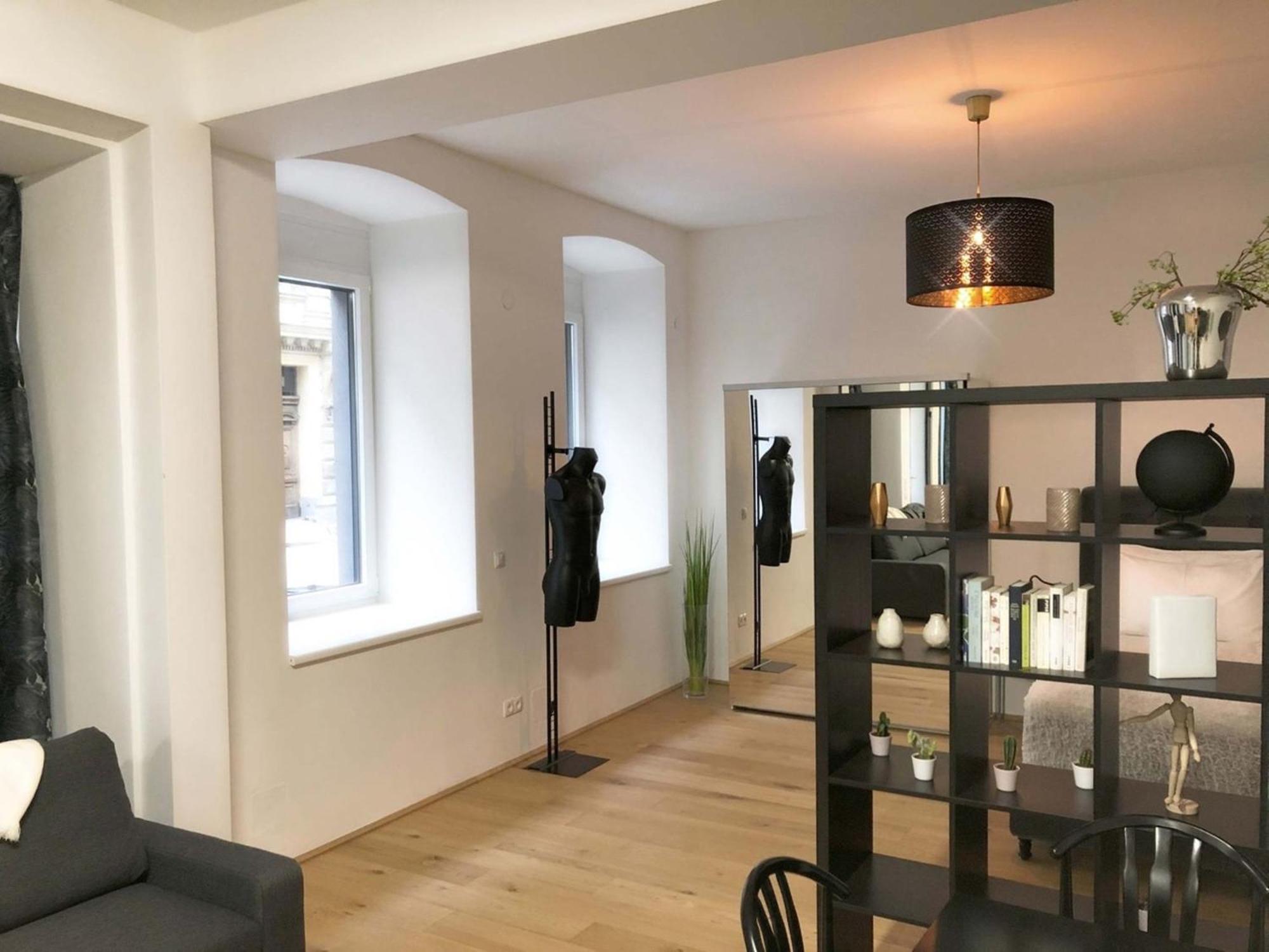 Street Living - Apartment *