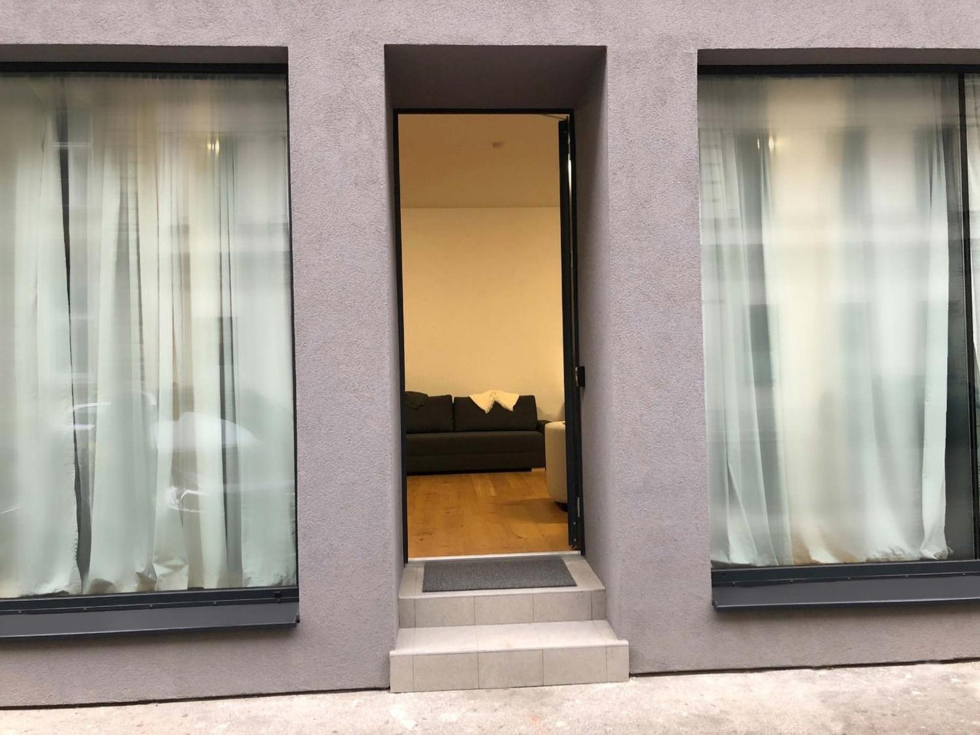 Apartment Street Living - *