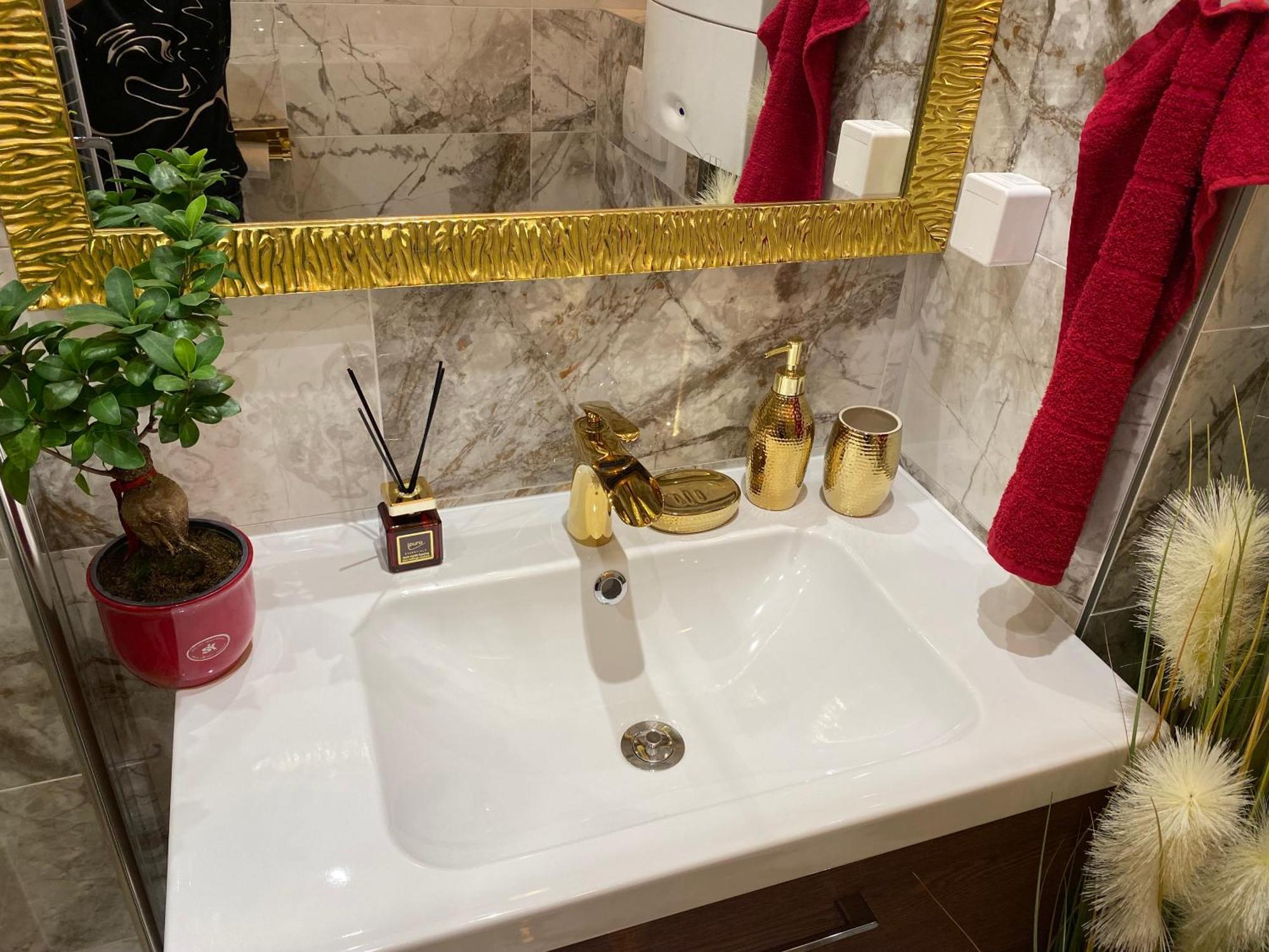 Royal Deluxe *