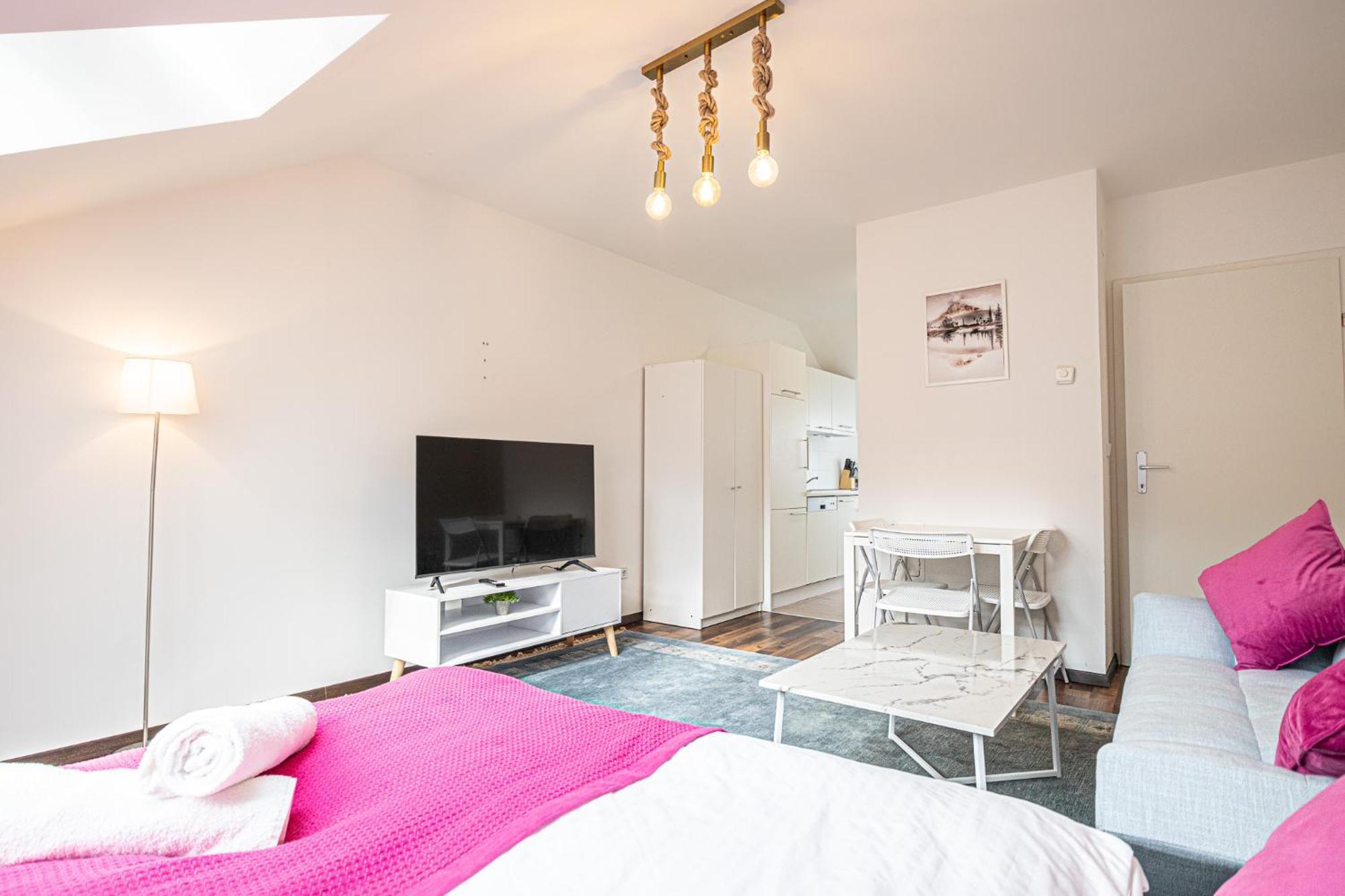 Airy Attic Apt.: Stylish At Penzing Area * Wien