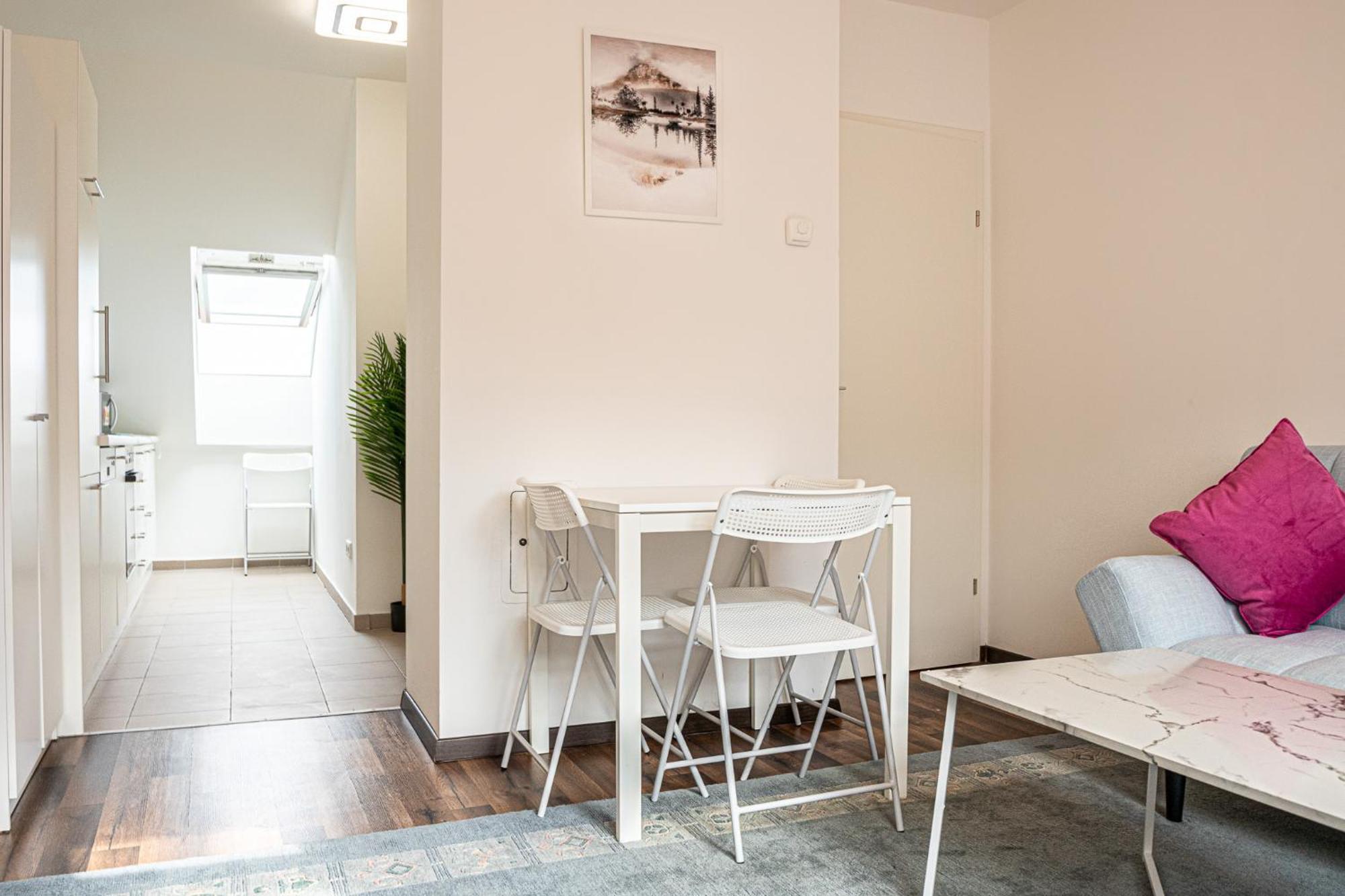 Airy Attic Apt.: Stylish At Penzing Area * Wien