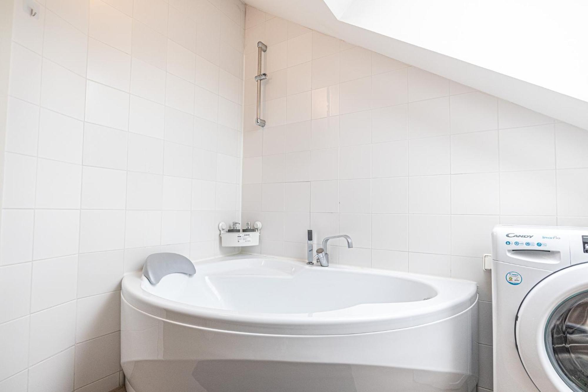 Apartment Airy Attic Apt.: Stylish At Penzing Area