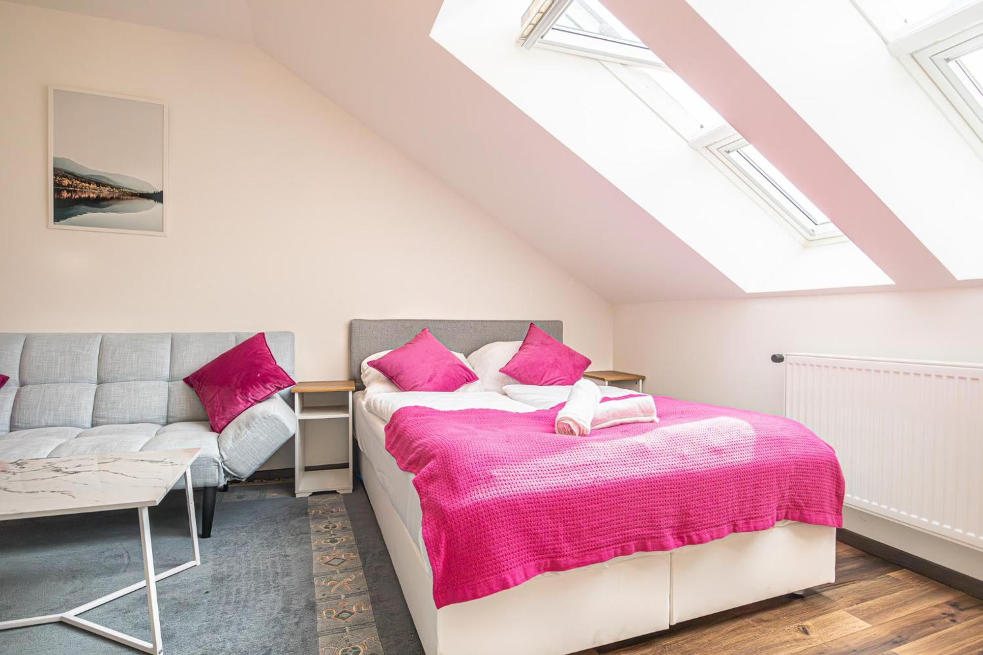 Airy Attic Apt.: Stylish At Penzing Area * Wien