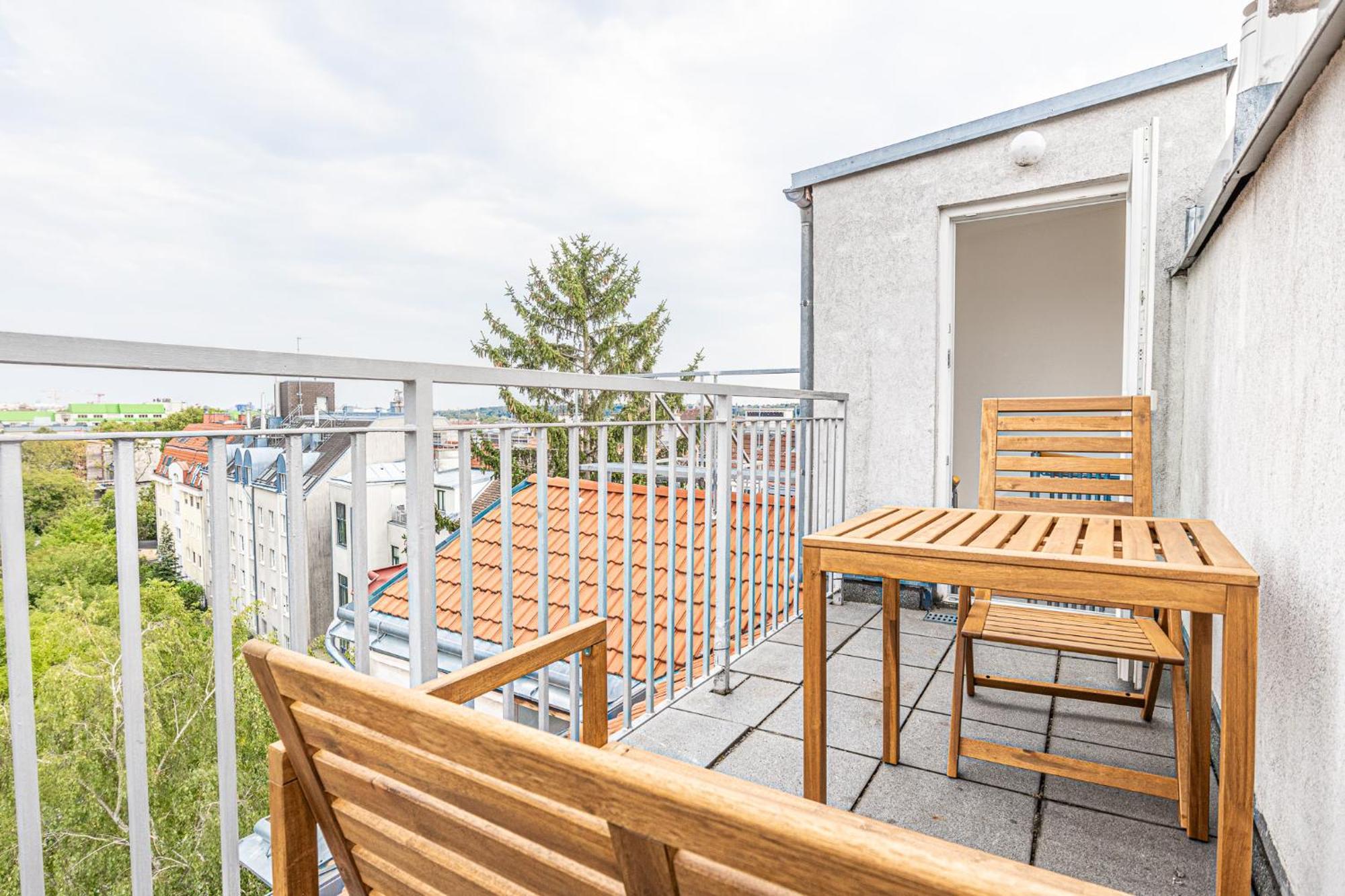 Apartment Airy Attic Apt.: Stylish At Penzing Area *