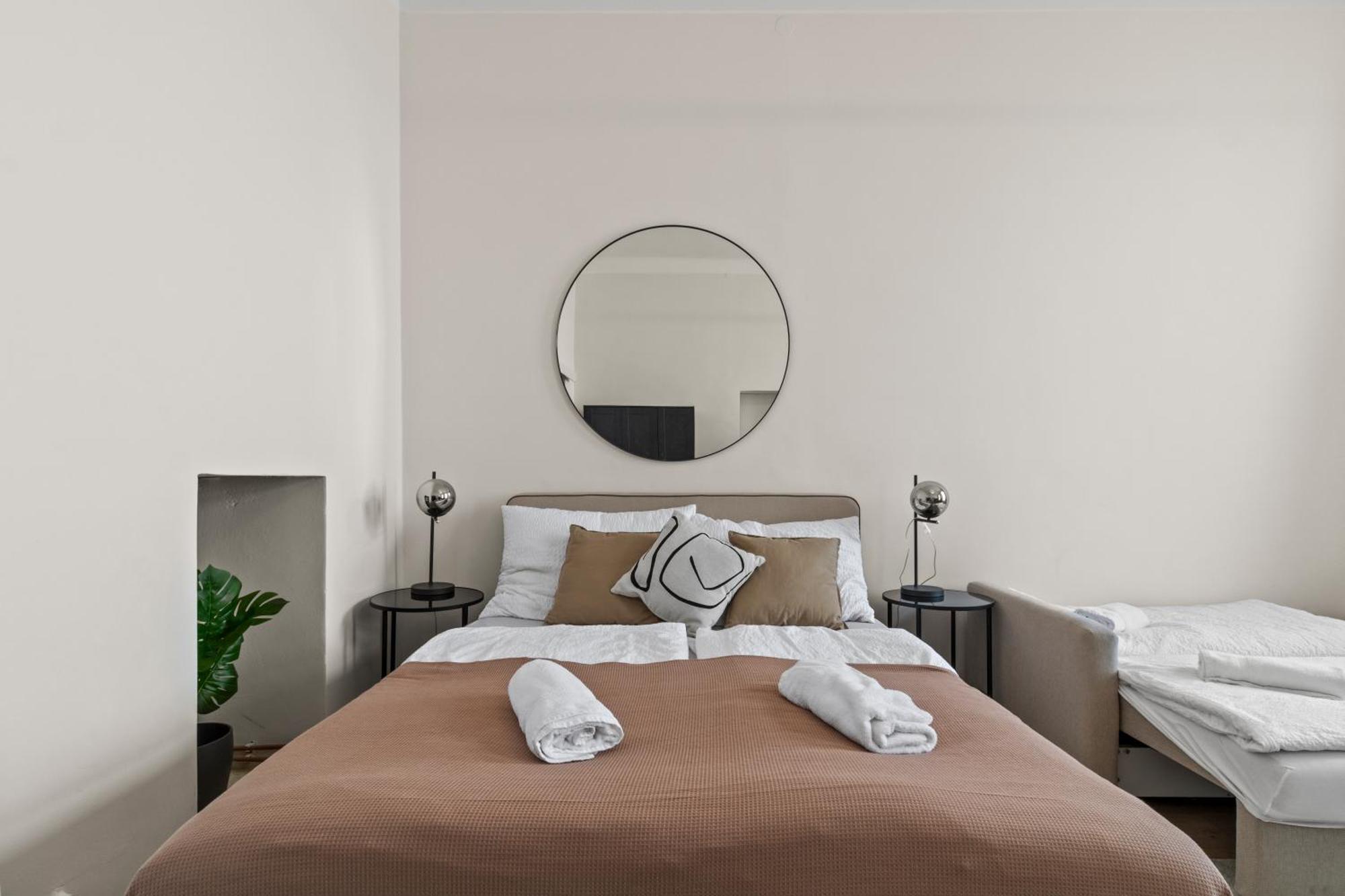 Apartment Spacious Apartment, 3 Min To U6 Metro