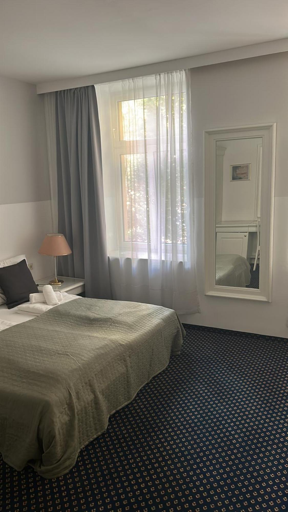 Self-check-in Adlon Vienna