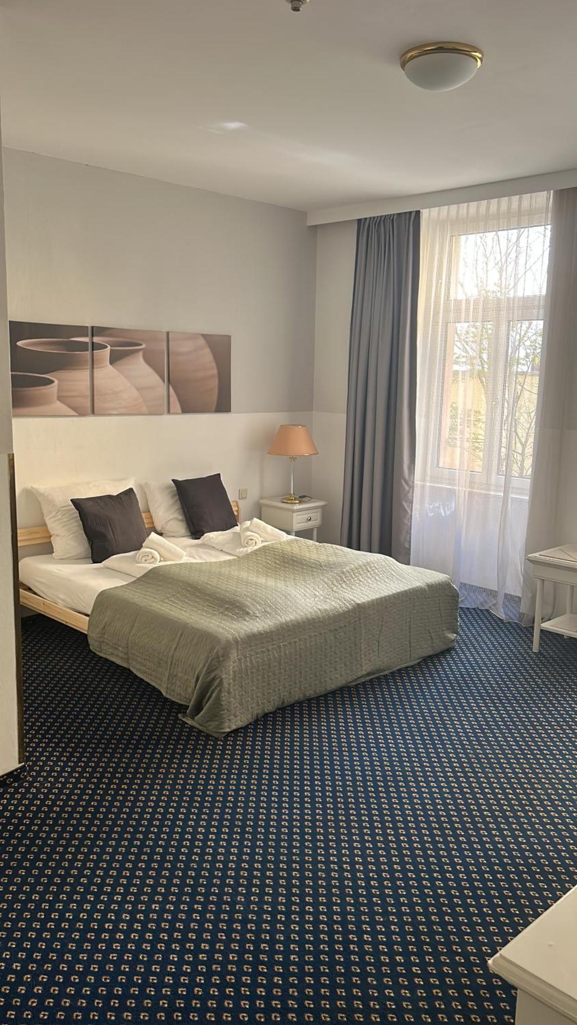 Self-check-in Adlon Hotel