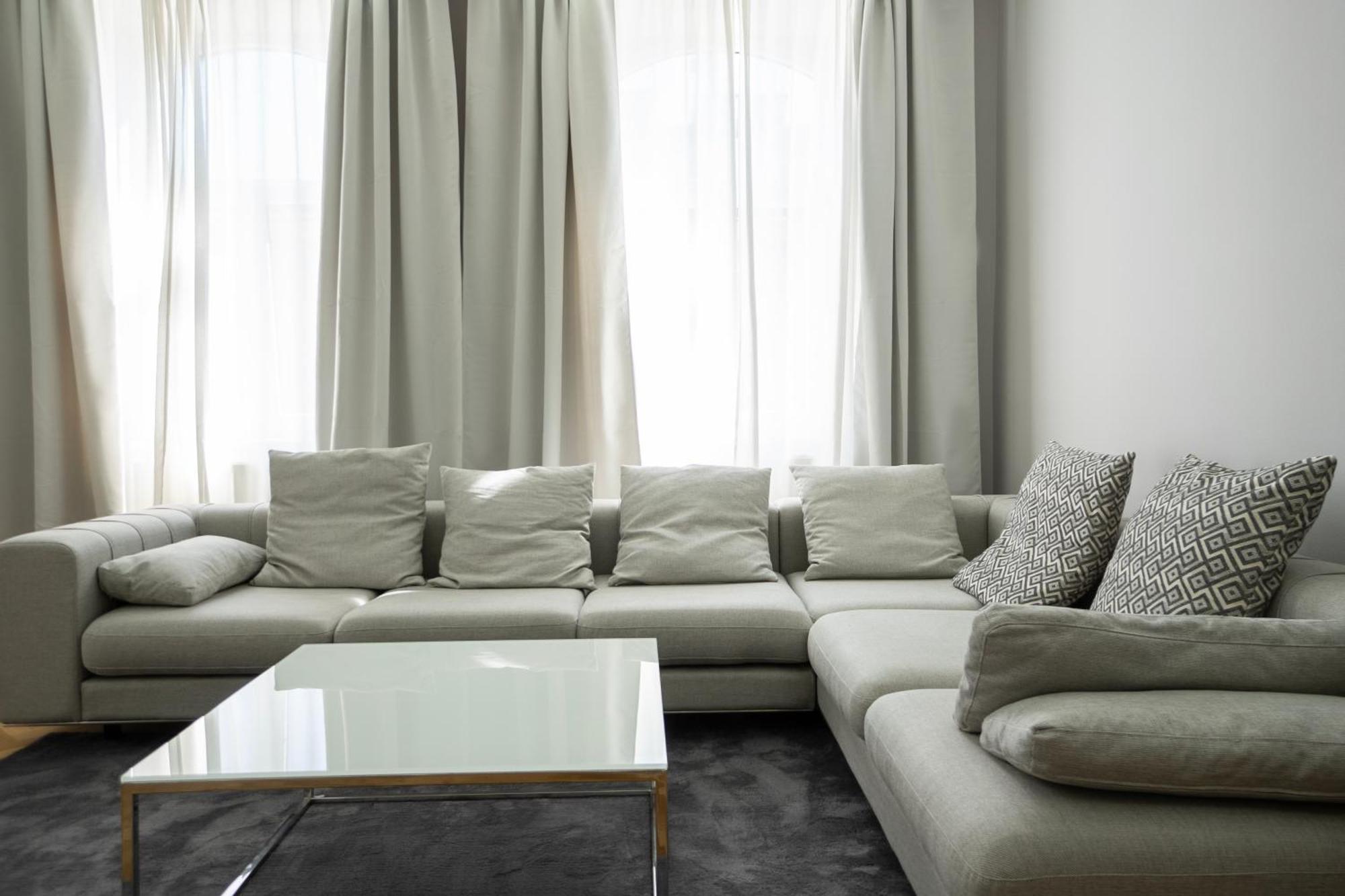 Charming 2-room With Balcony, 15 Min To Center Appartamento *