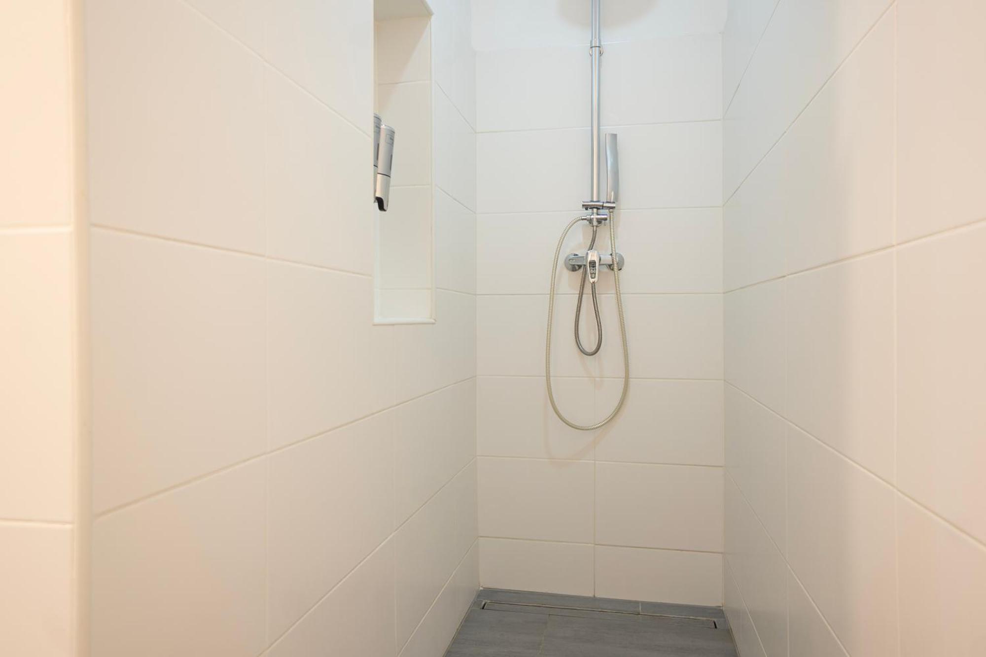 Charming 2-room With Balcony, 15 Min To Center Vienna