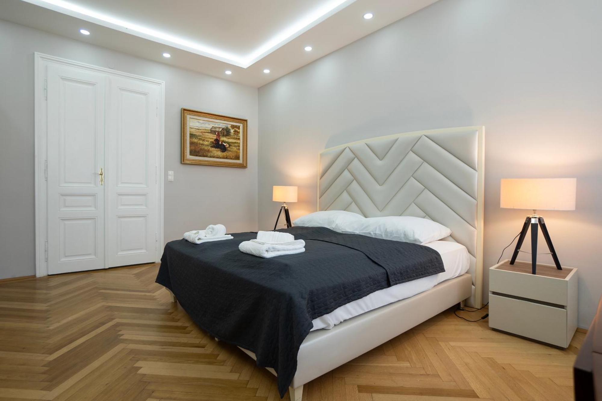 Charming 2-room With Balcony, 15 Min To Center Apartment