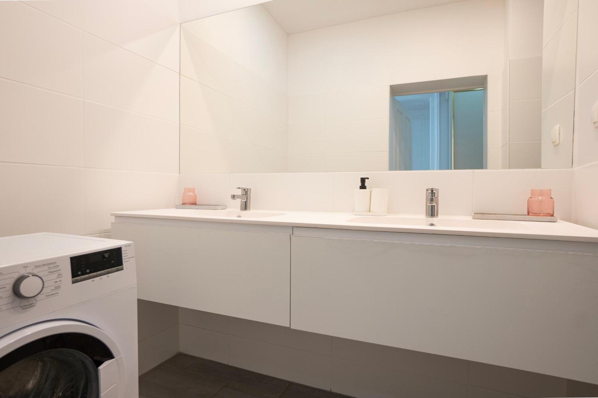 Appartamento Charming 2-room With Balcony, 15 Min To Center Vienna