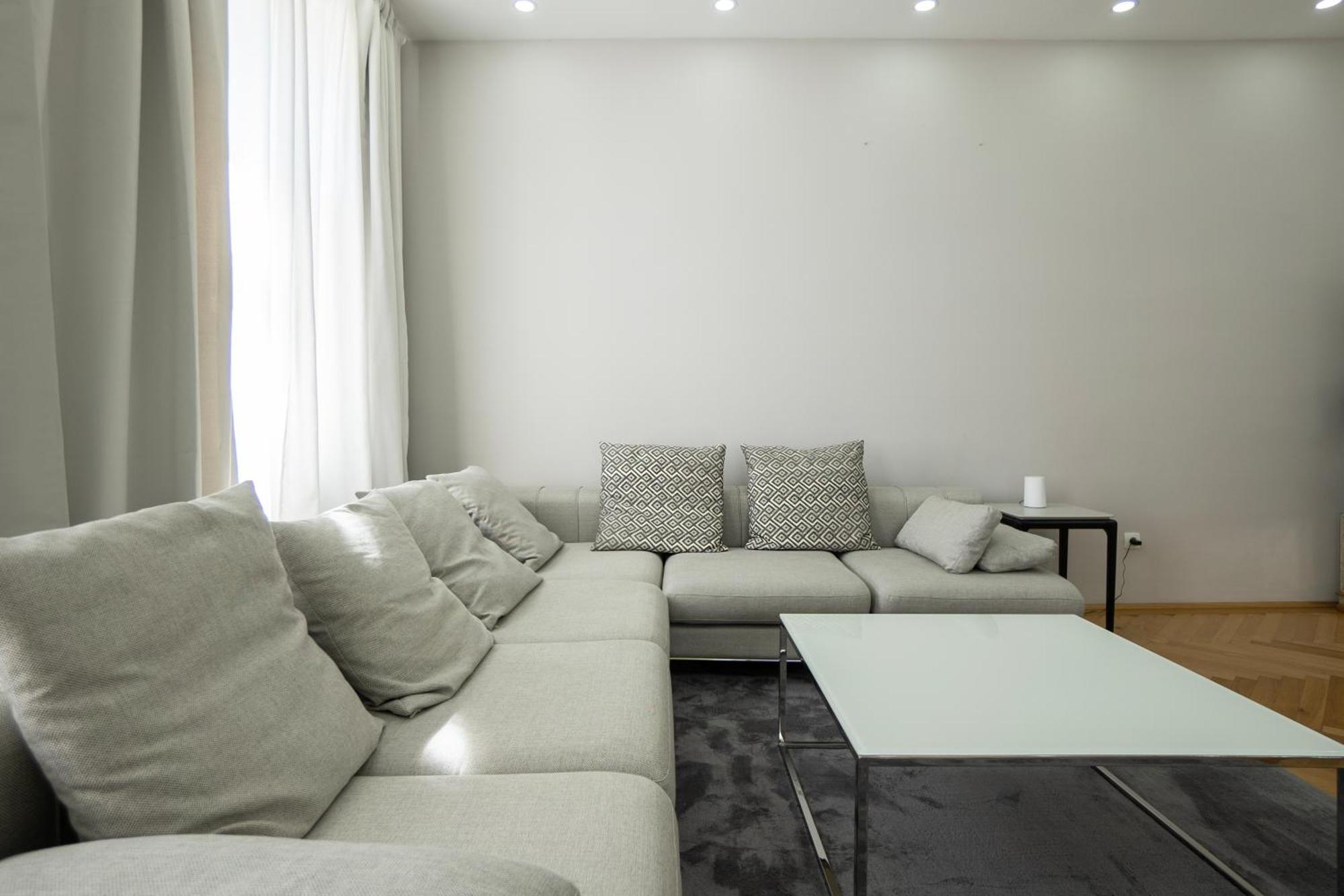 Charming 2-room With Balcony, 15 Min To Center Appartamento Vienna