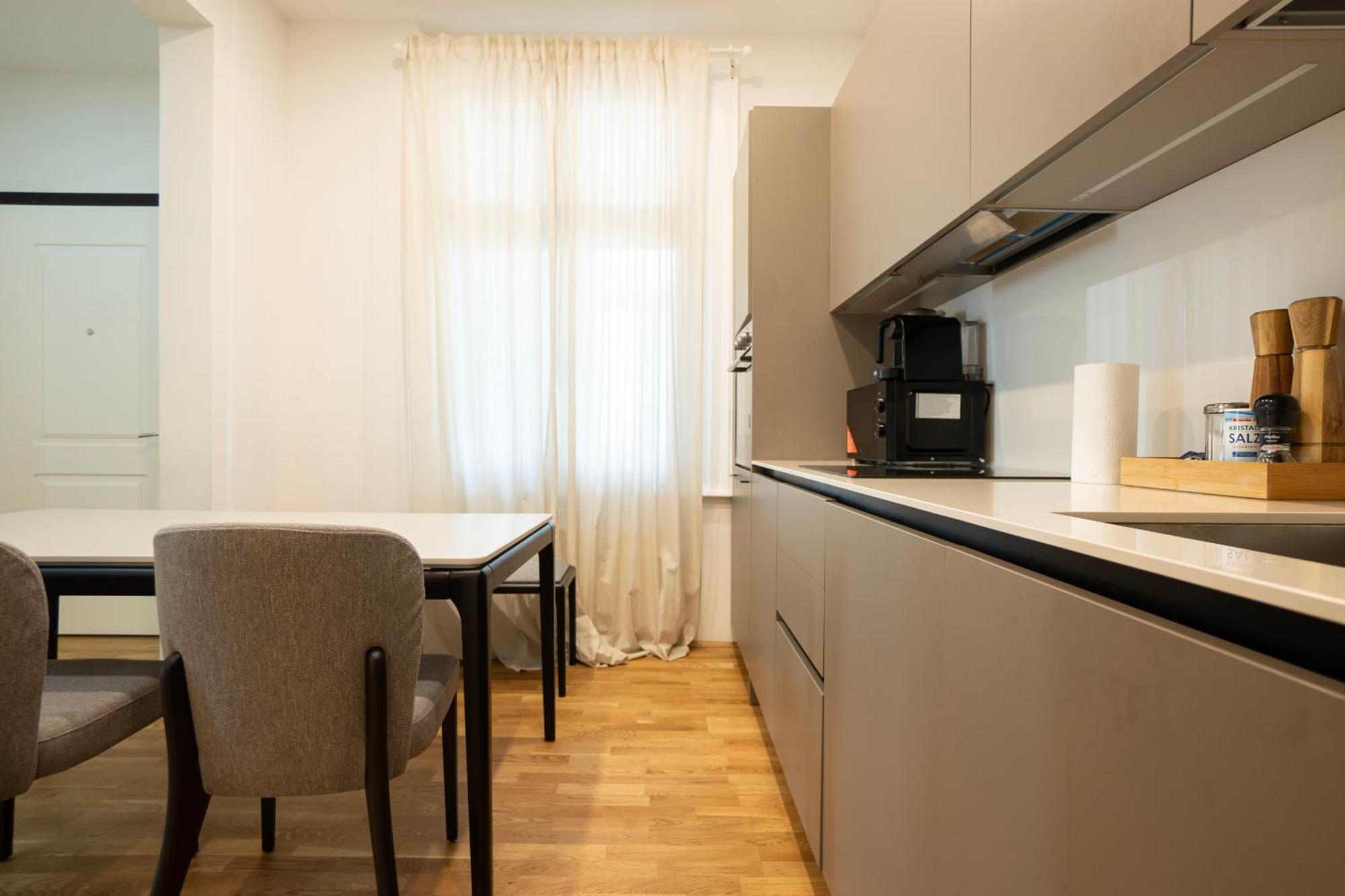 Charming 2-room With Balcony, 15 Min To Center *