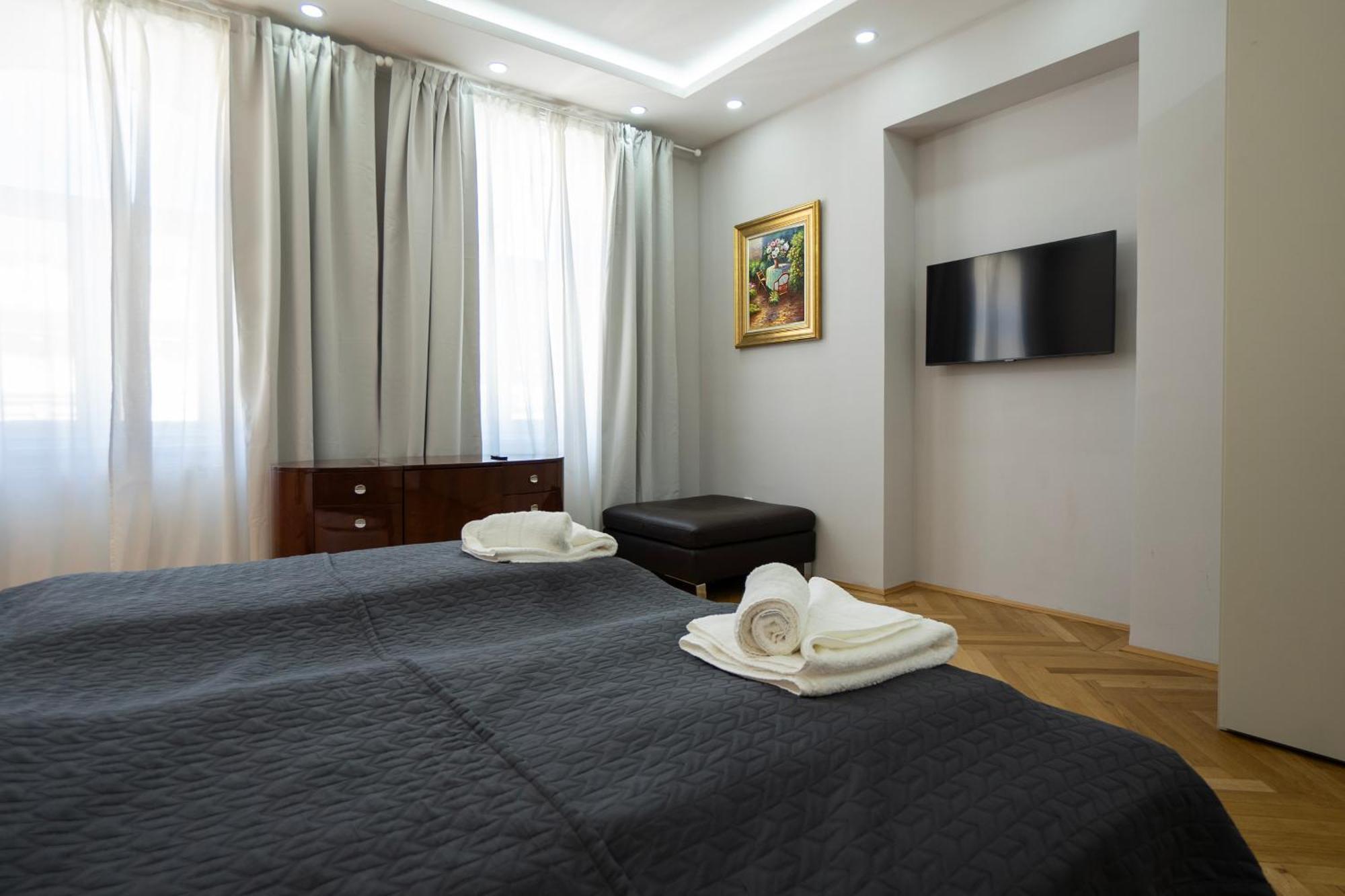 Charming 2-room With Balcony, 15 Min To Center