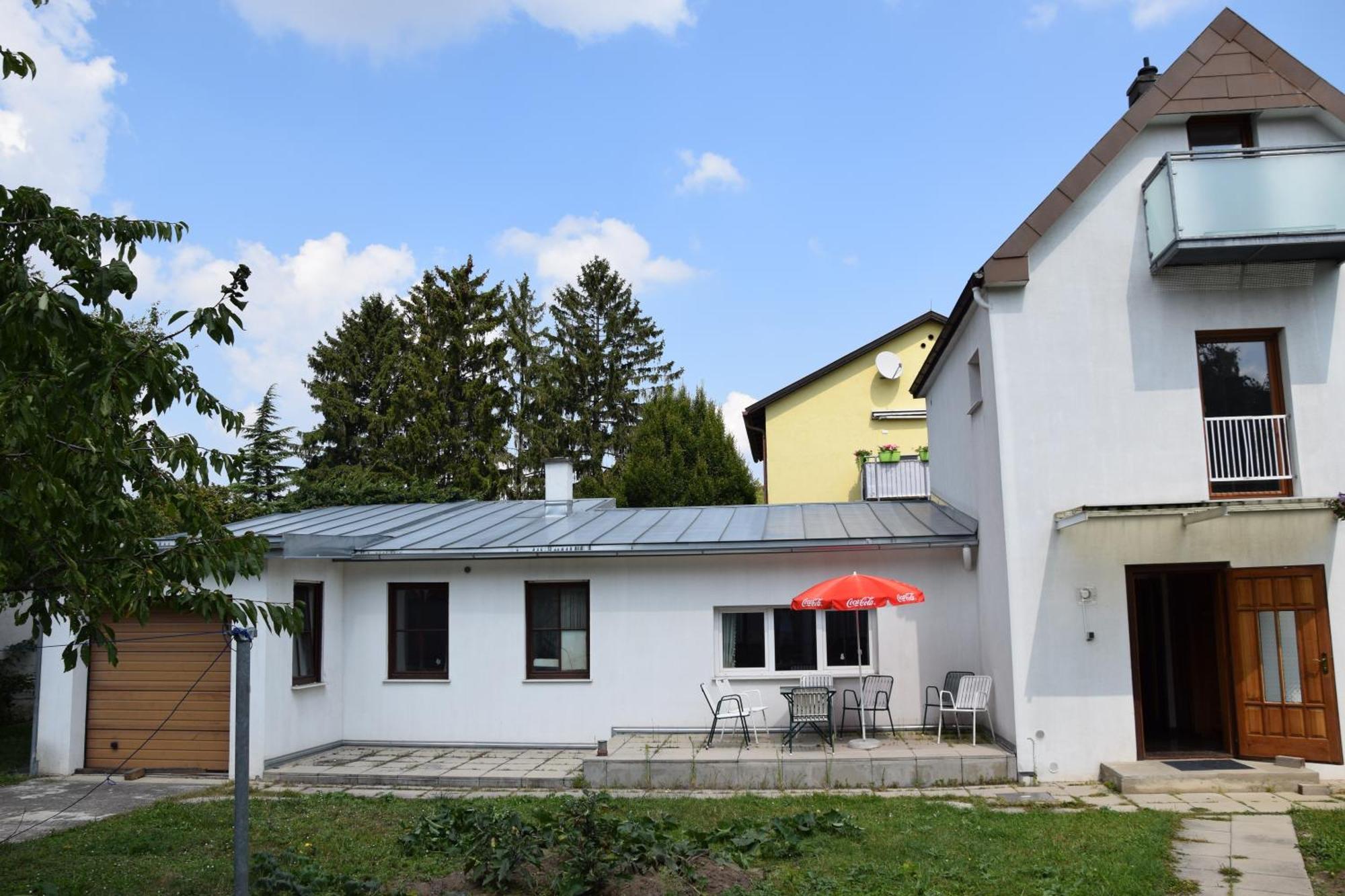 Central-vintage With Free Parking And 5min Walk To Metro