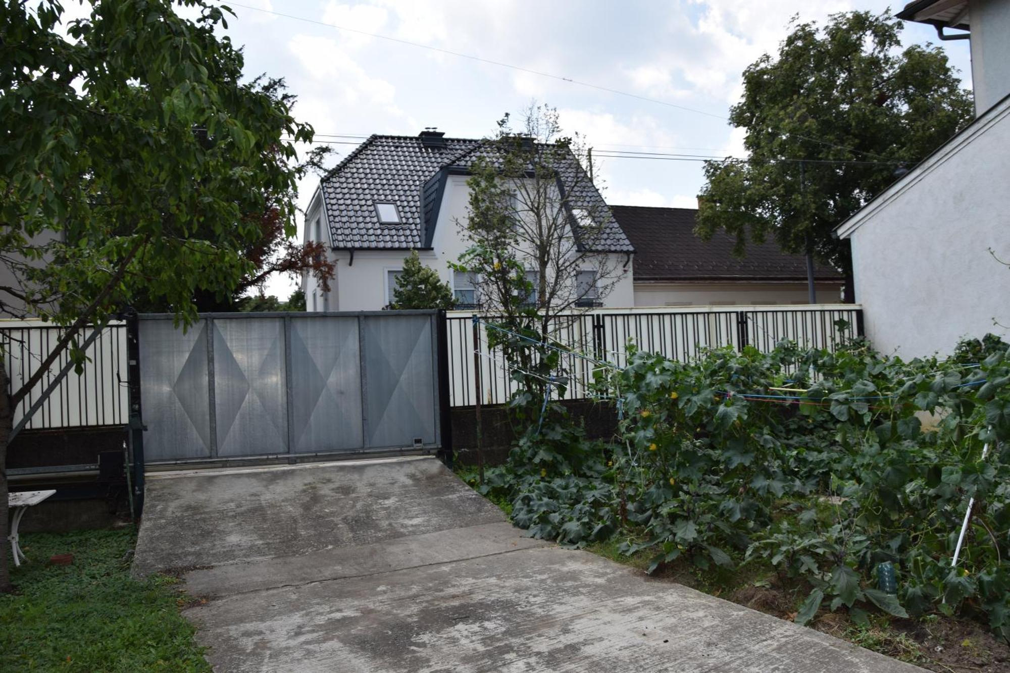 Central-vintage With Free Parking And 5min Walk To Metro Pousada