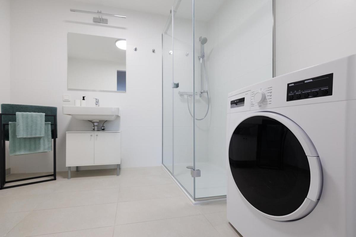 Lovely In Marina Tower - 10min To Center Apartment