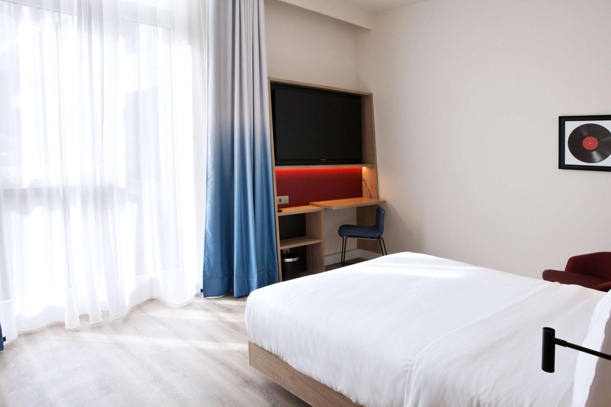 Hampton By Hilton Messe 3*