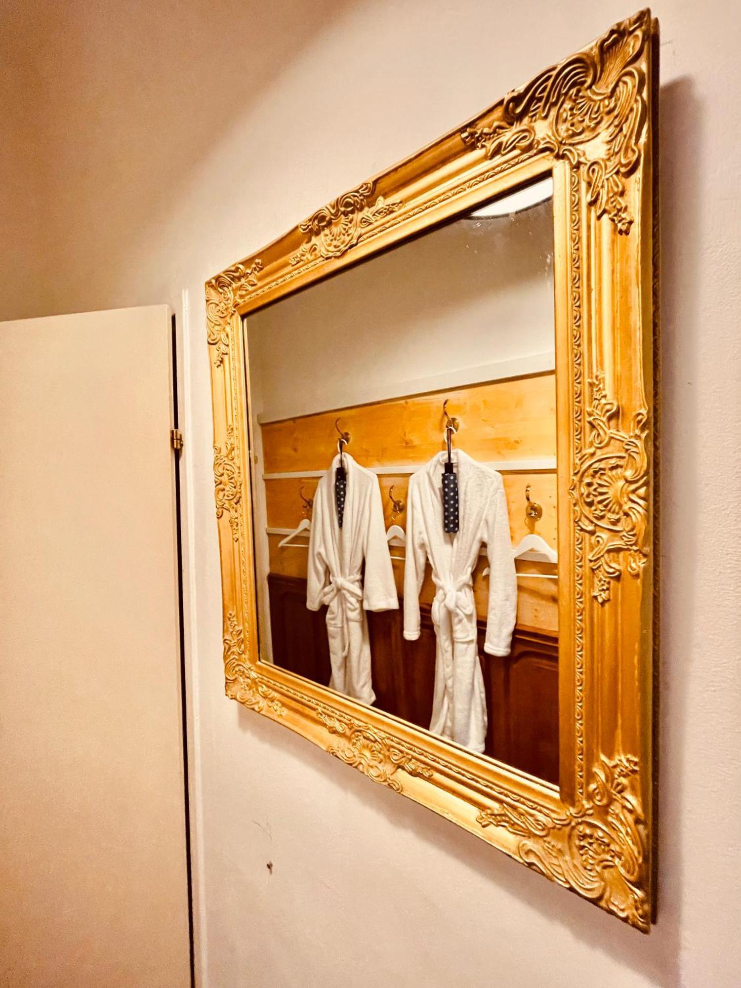 Golden Horse Apartment
