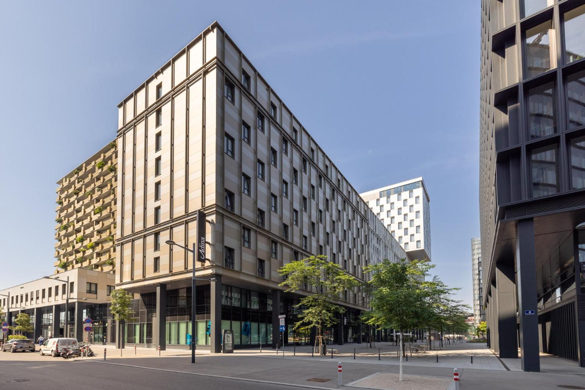 Adina Serviced Aparthotel 4*