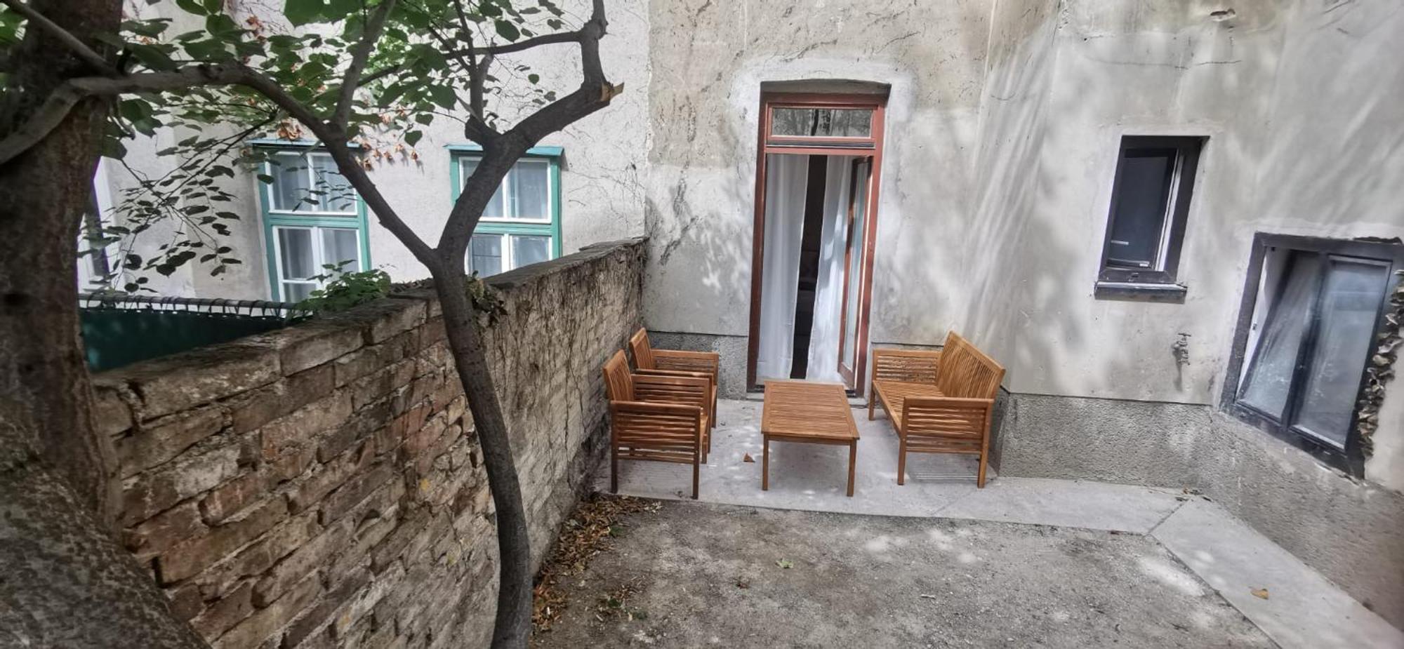 Spacious Apartment, 3 Min To U6 Metro Apartment *