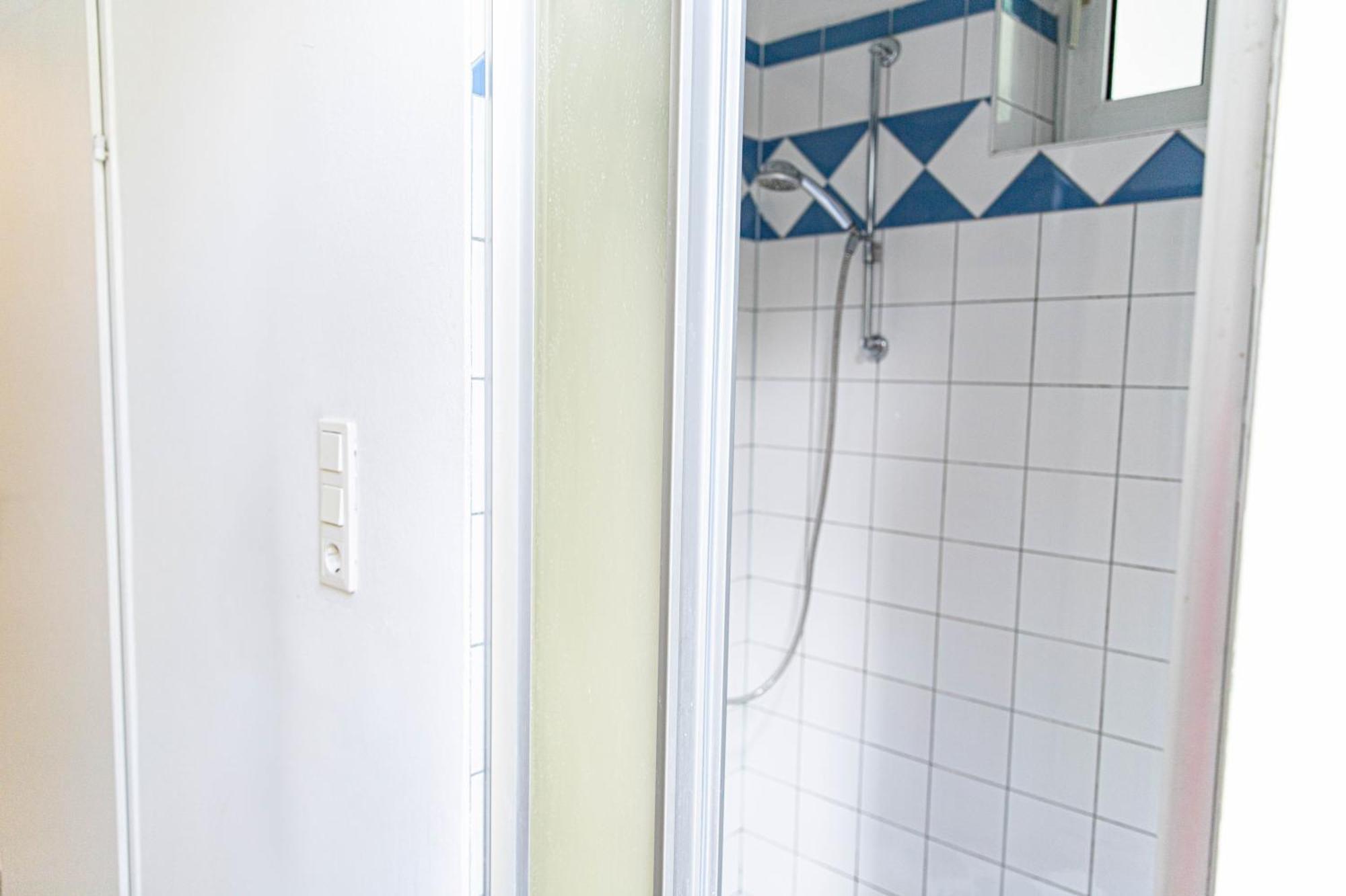 Spacious Apartment, 3 Min To U1 Reumannplatz Viena