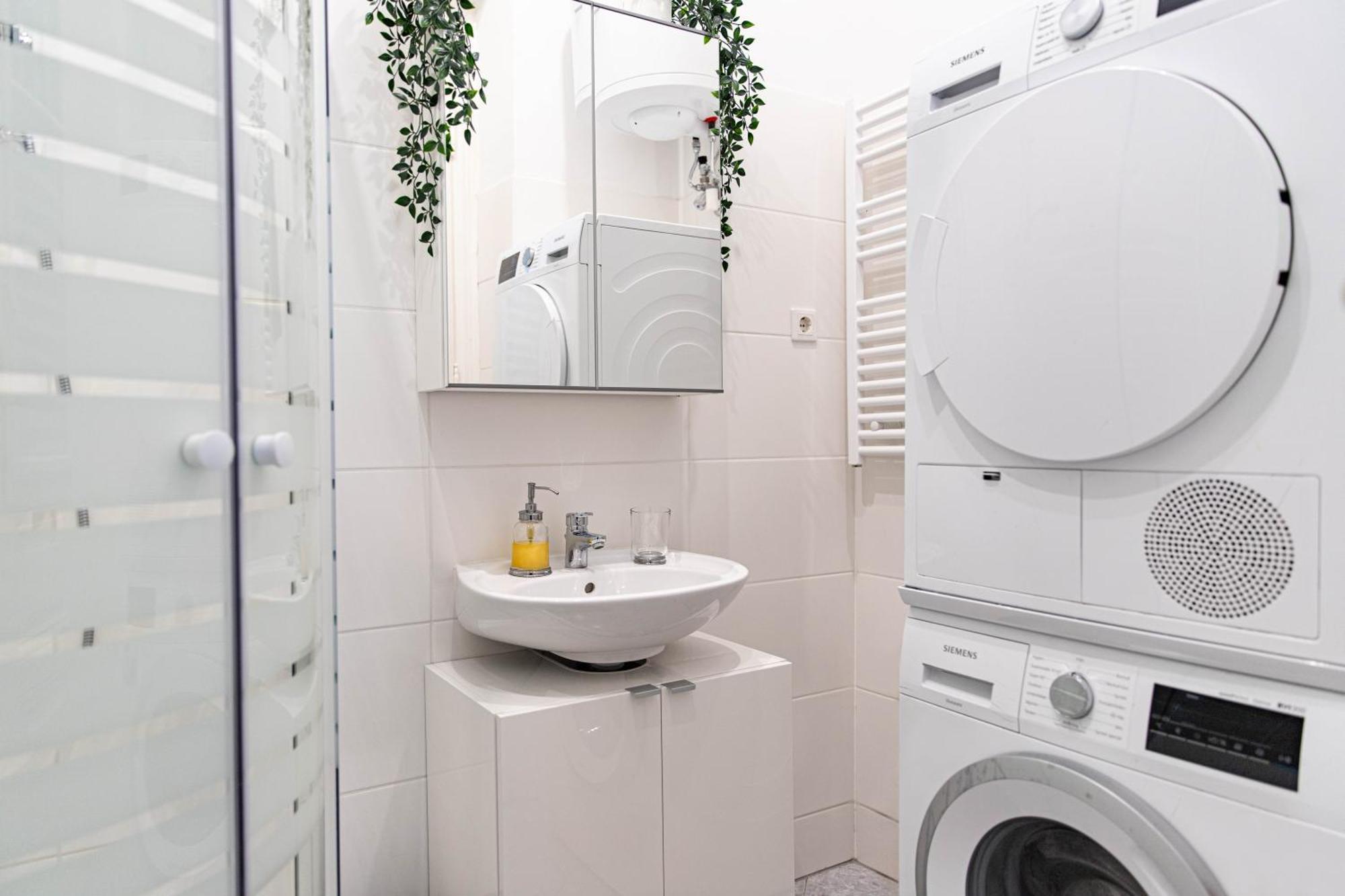 Spacious Apartment, 3 Min To U1 Reumannplatz * Viena