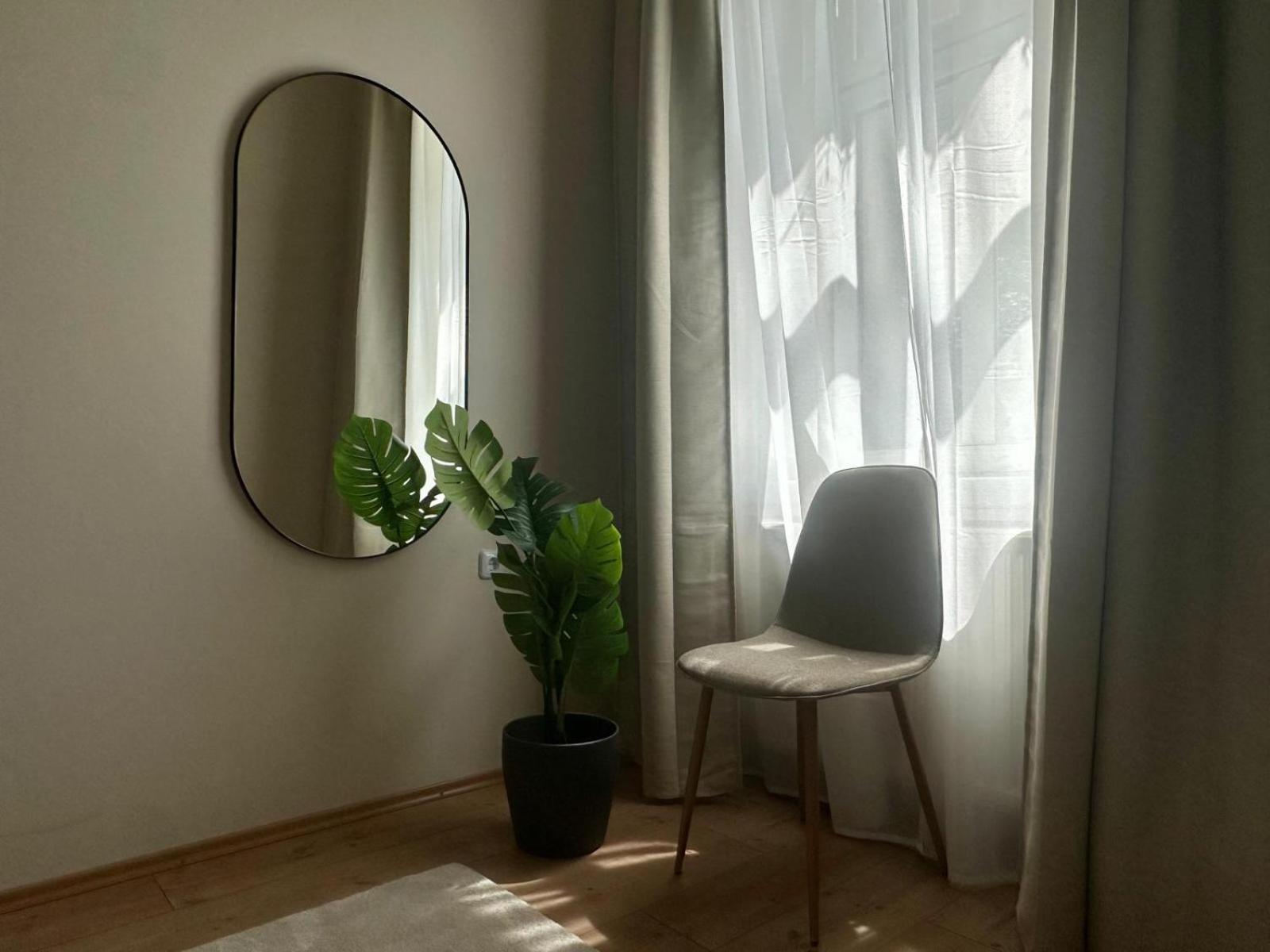 Spacious Apartment, 3 Min To U6 Metro Apartment *