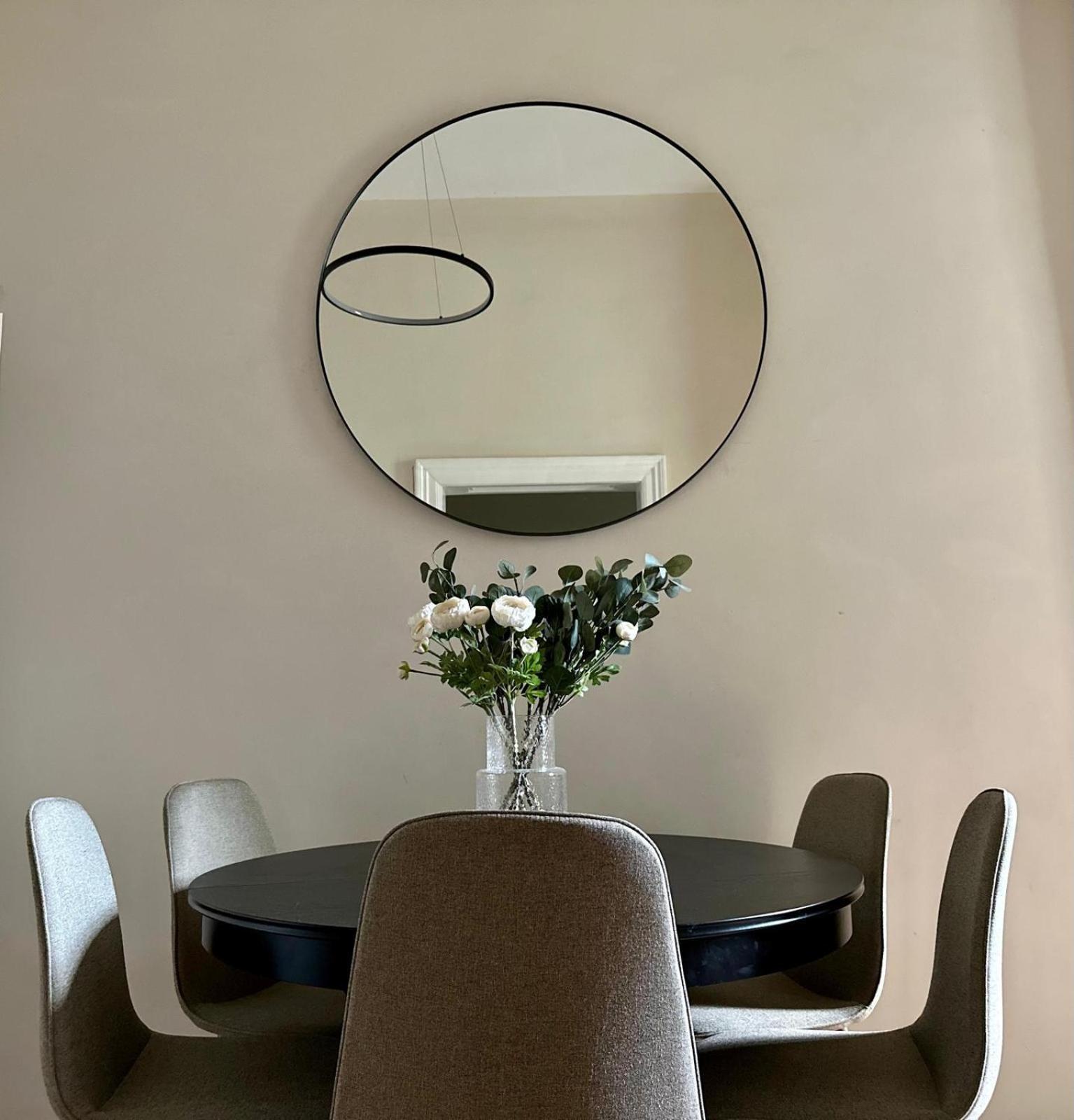 Apartment Spacious Apartment, 3 Min To U6 Metro