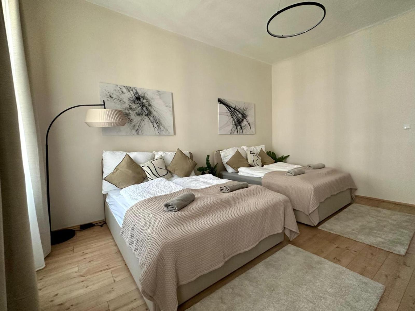 Spacious Apartment, 3 Min To U6 Metro Apartment Vienna