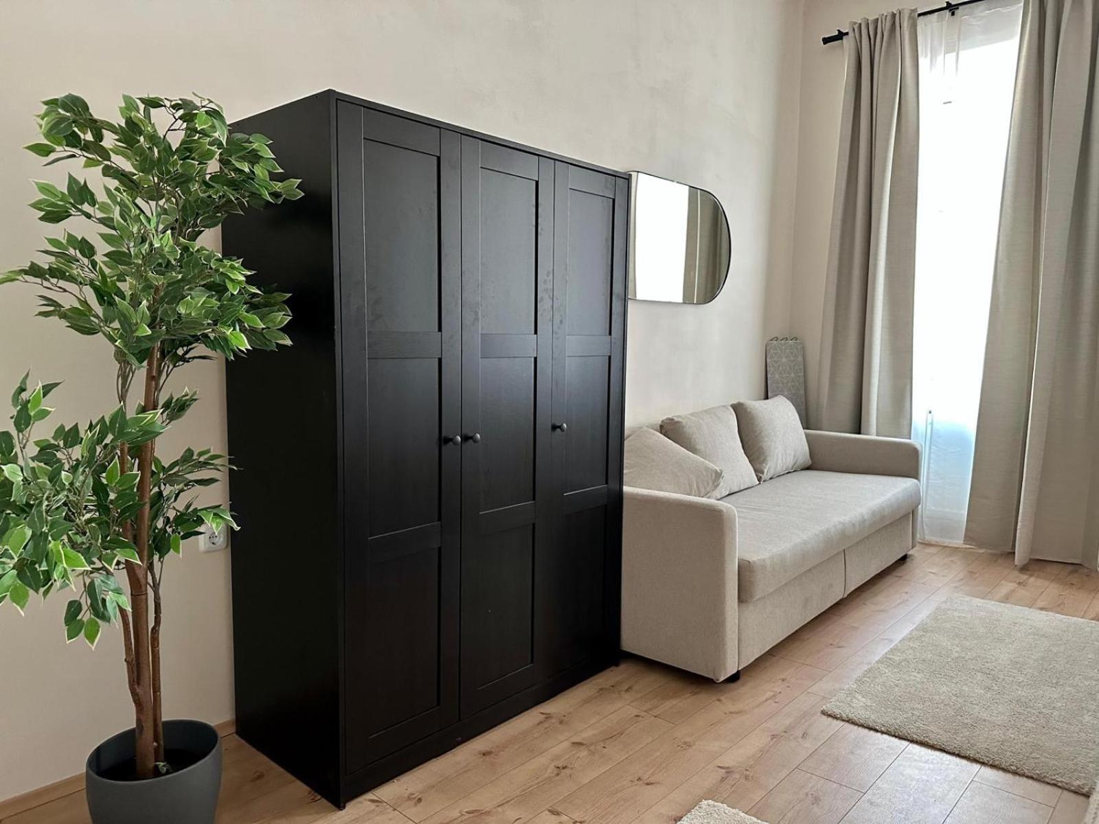 Apartment Spacious Apartment, 3 Min To U6 Metro *