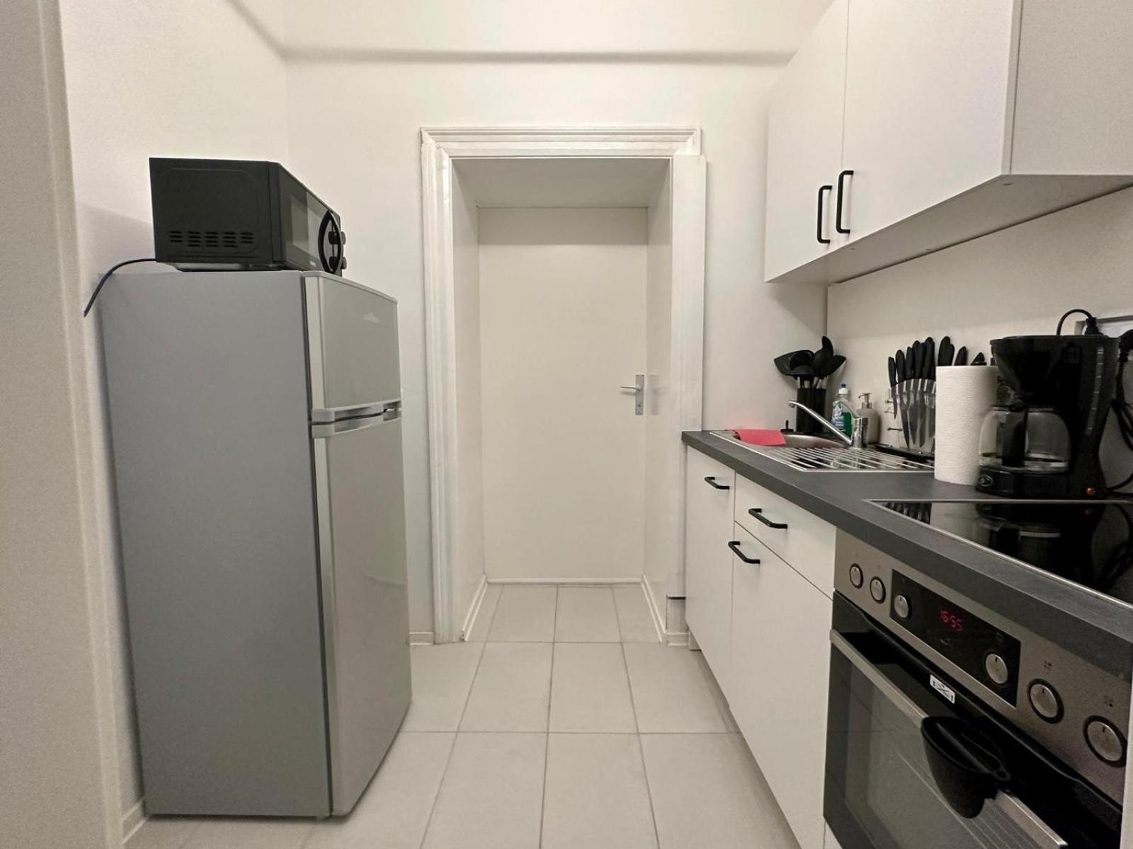 Apartment Spacious Apartment, 3 Min To U6 Metro