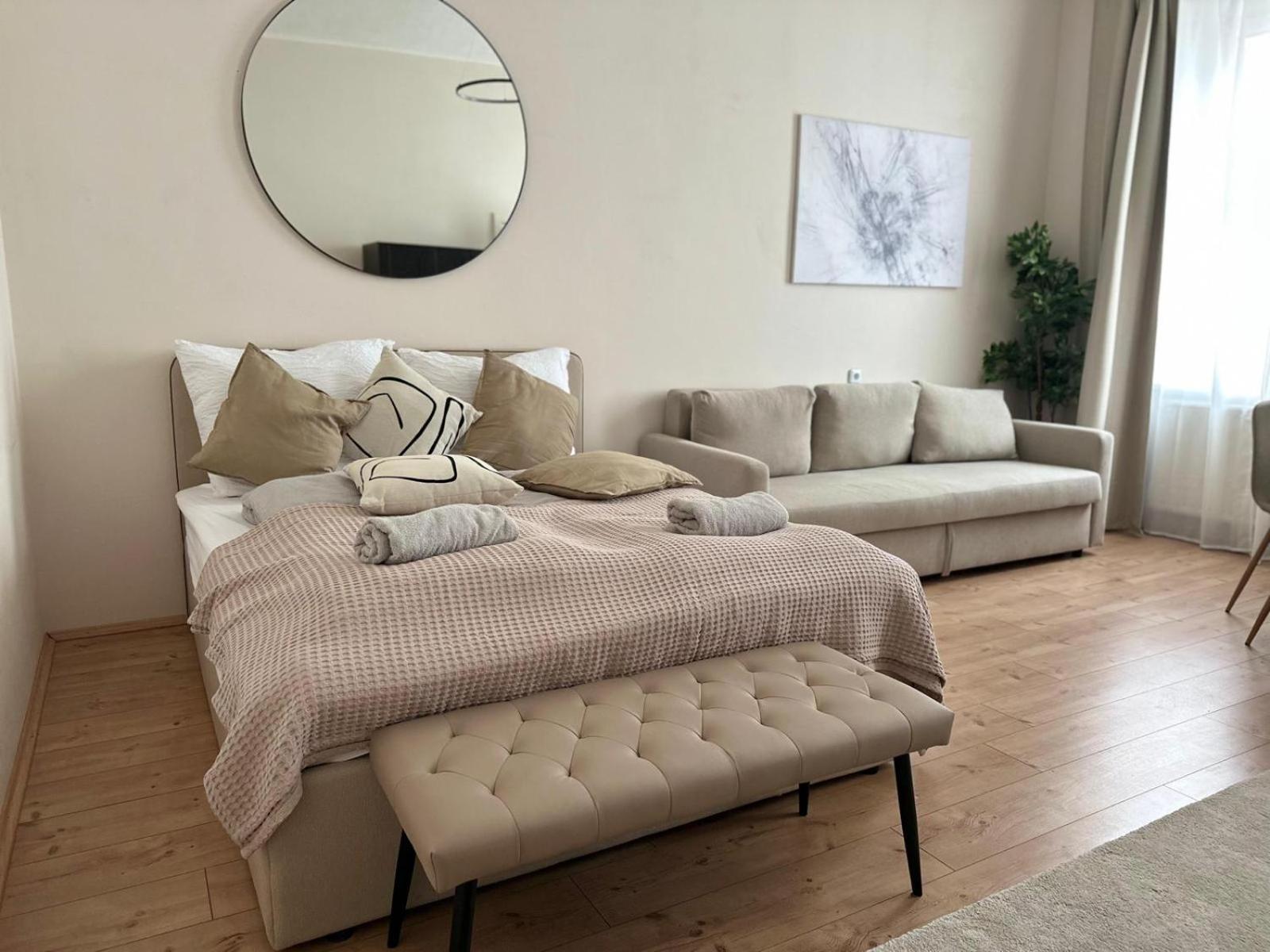Spacious Apartment, 3 Min To U6 Metro Vienna