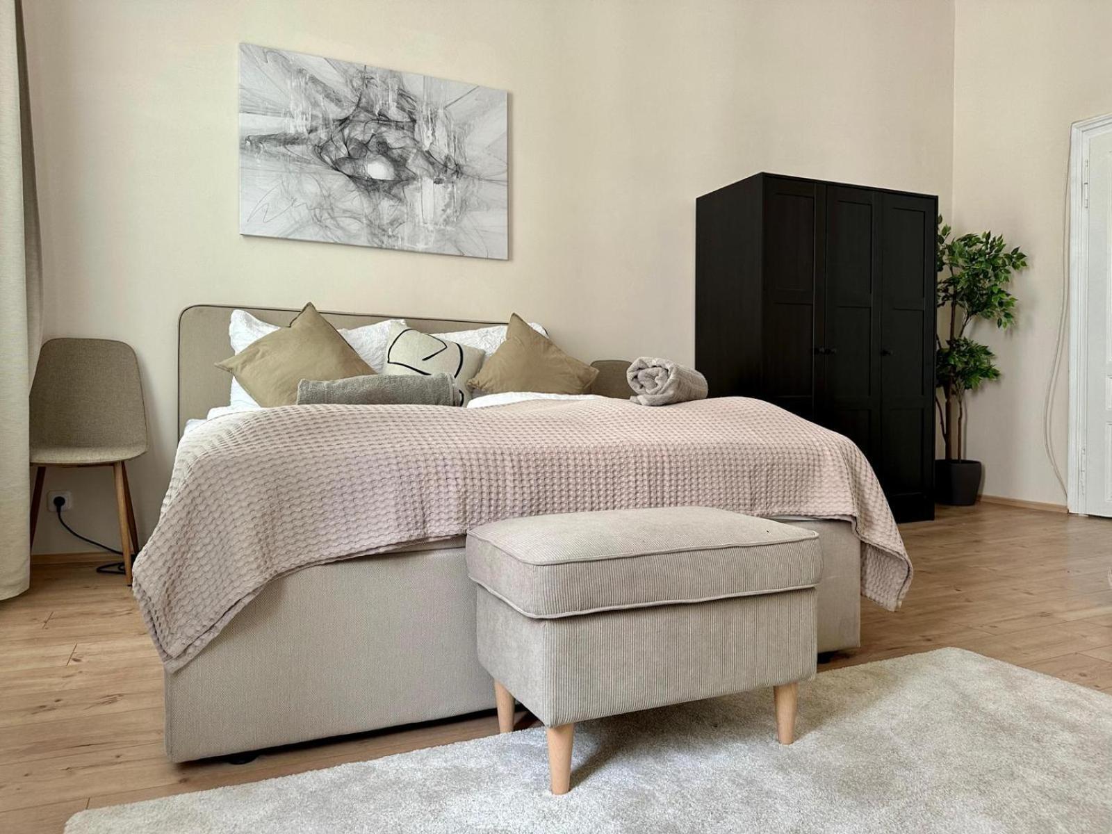Spacious Apartment, 3 Min To U6 Metro Apartment Vienna