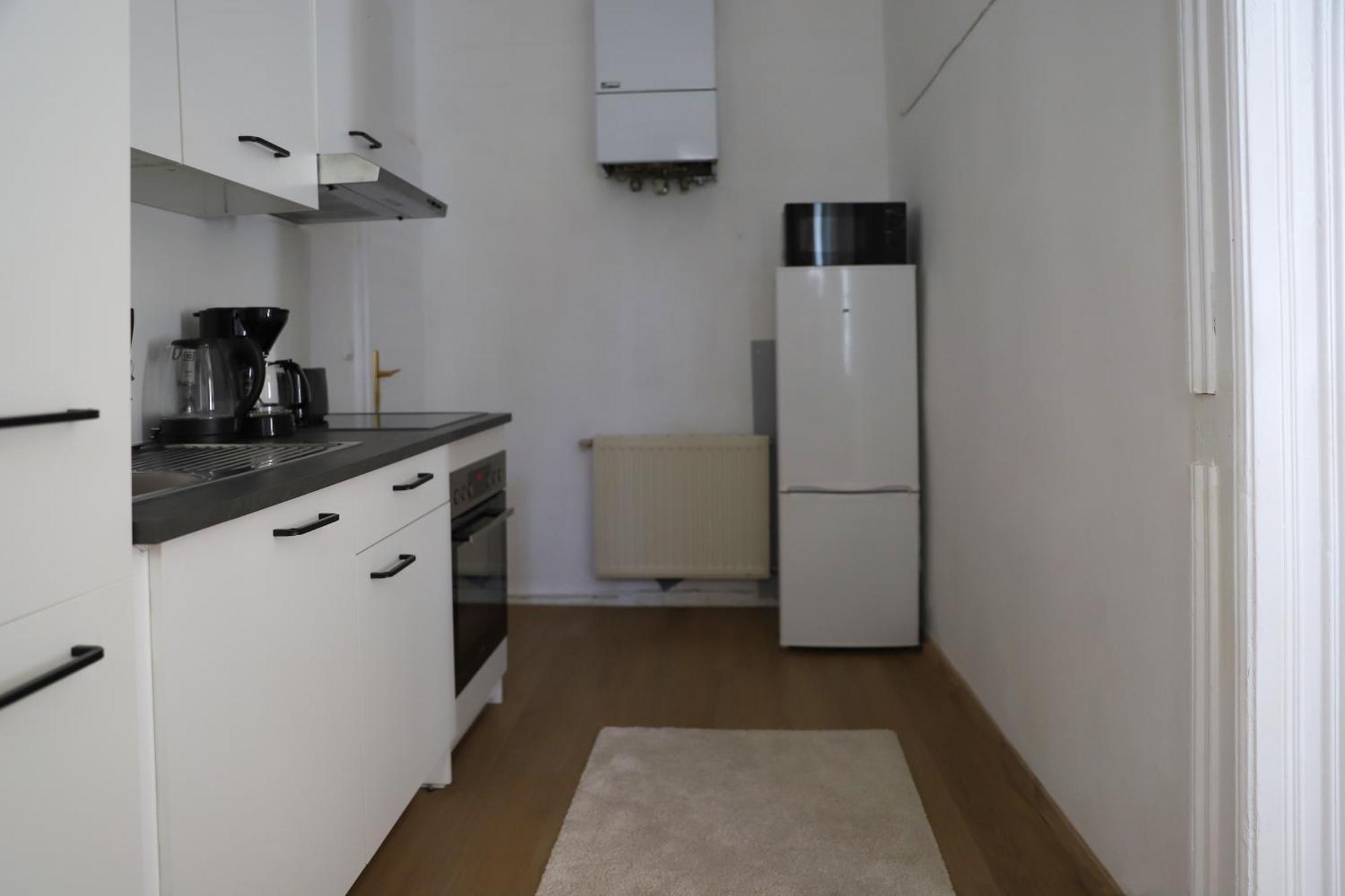 Apartment Spacious Apartment, 3 Min To U6 Metro