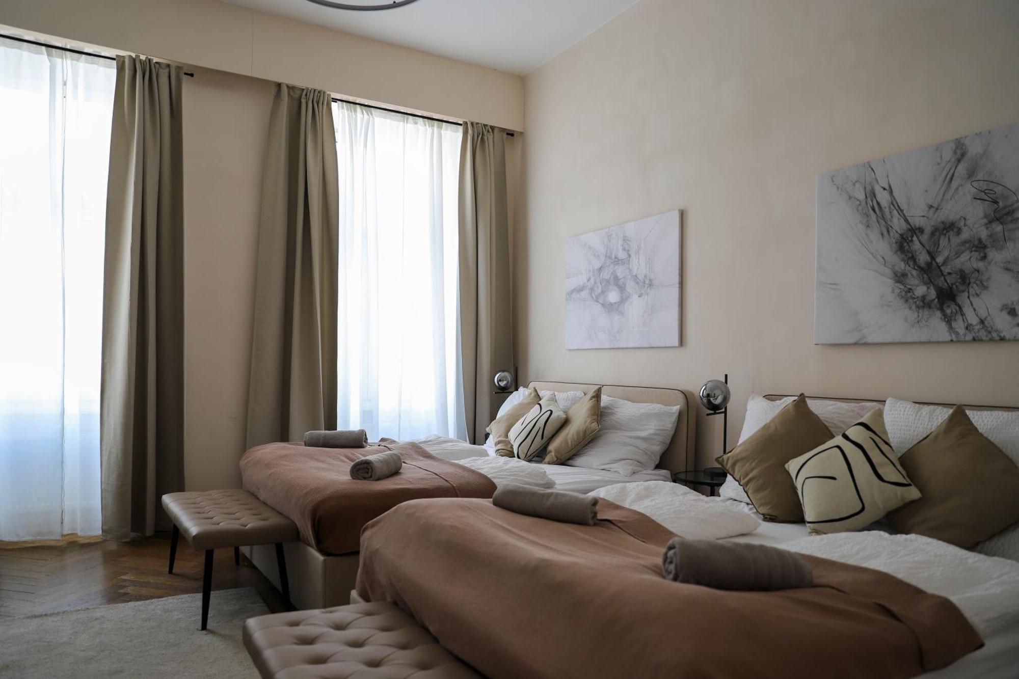 Spacious Apartment, 3 Min To U6 Metro Apartment *