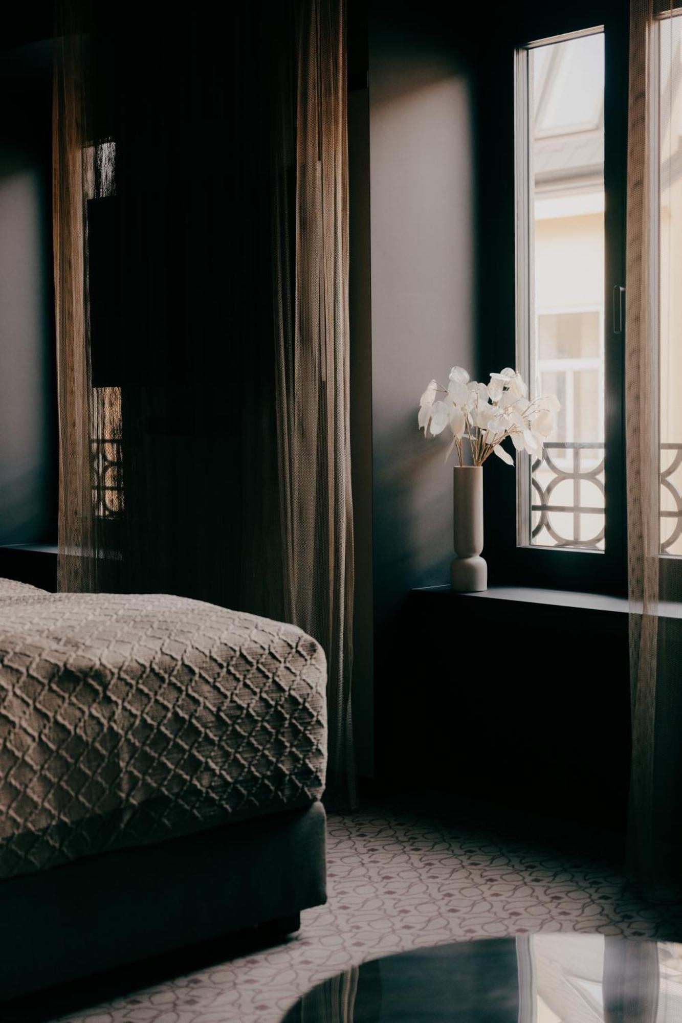 Aparthotel Weltwien Luxury Art & Free Parking 4*