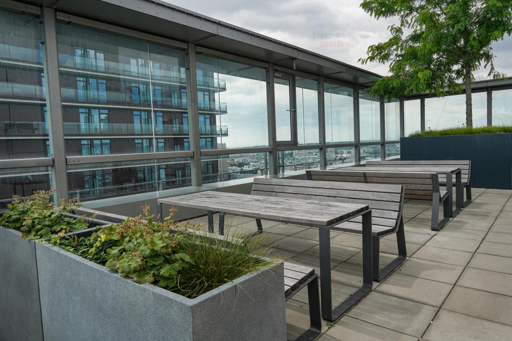Triiiple 7heaven - Amazing View On Floor With Rooftop Pool Apartment