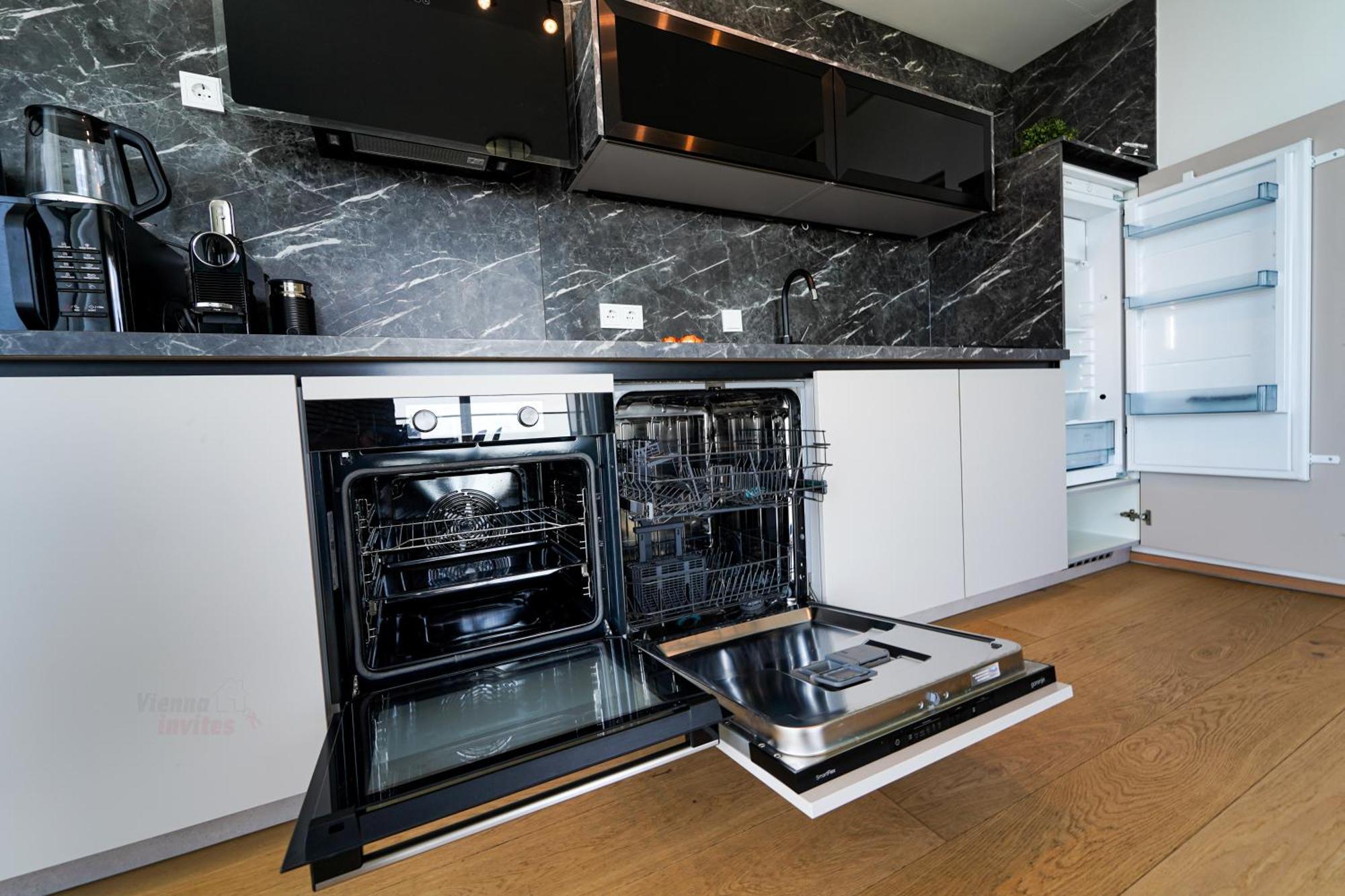 Triiiple 7heaven - Amazing View On Floor With Rooftop Pool * Vienna
