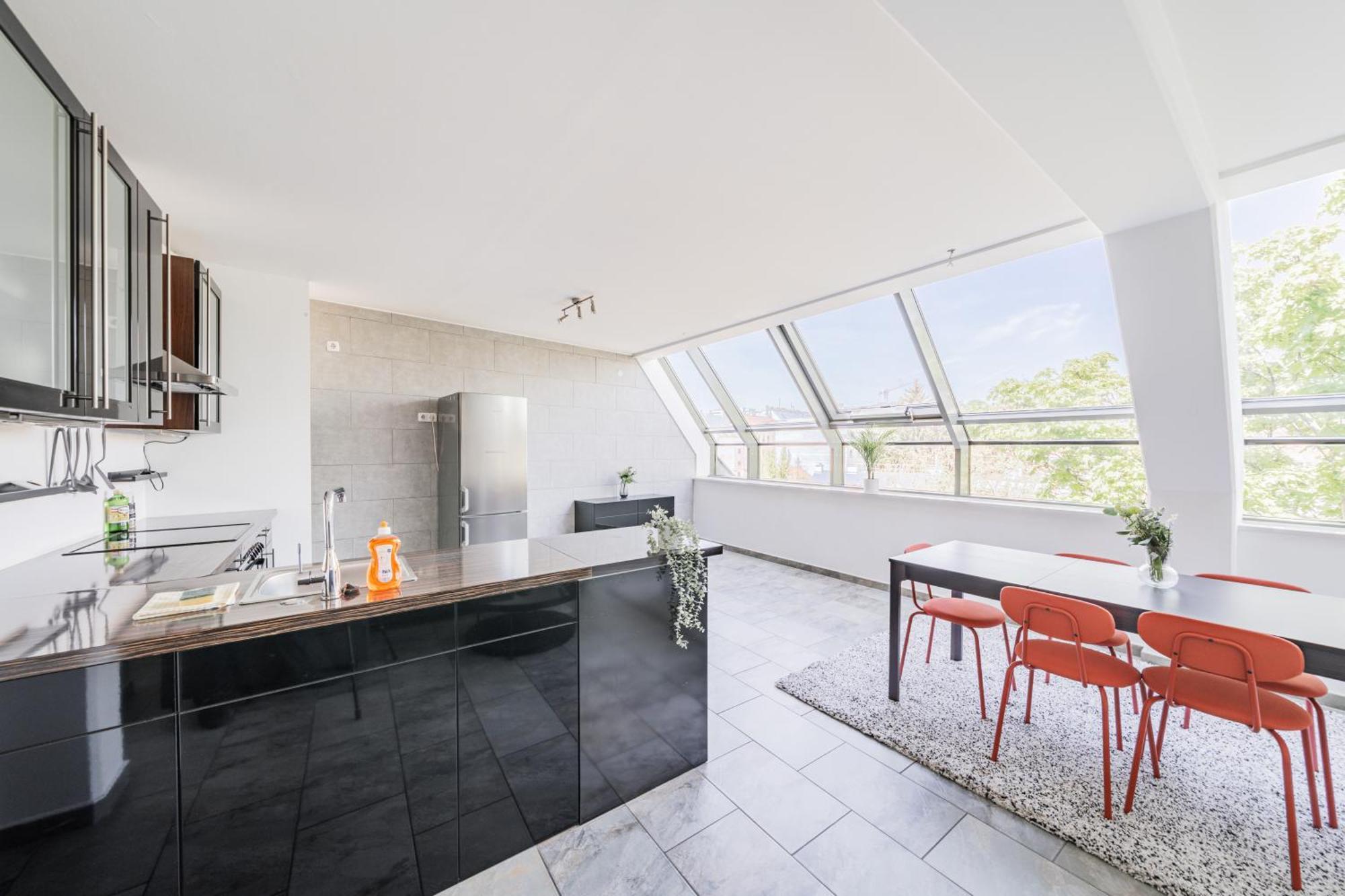 Next To Schoenbrunn - Free Parking !!! Apartment