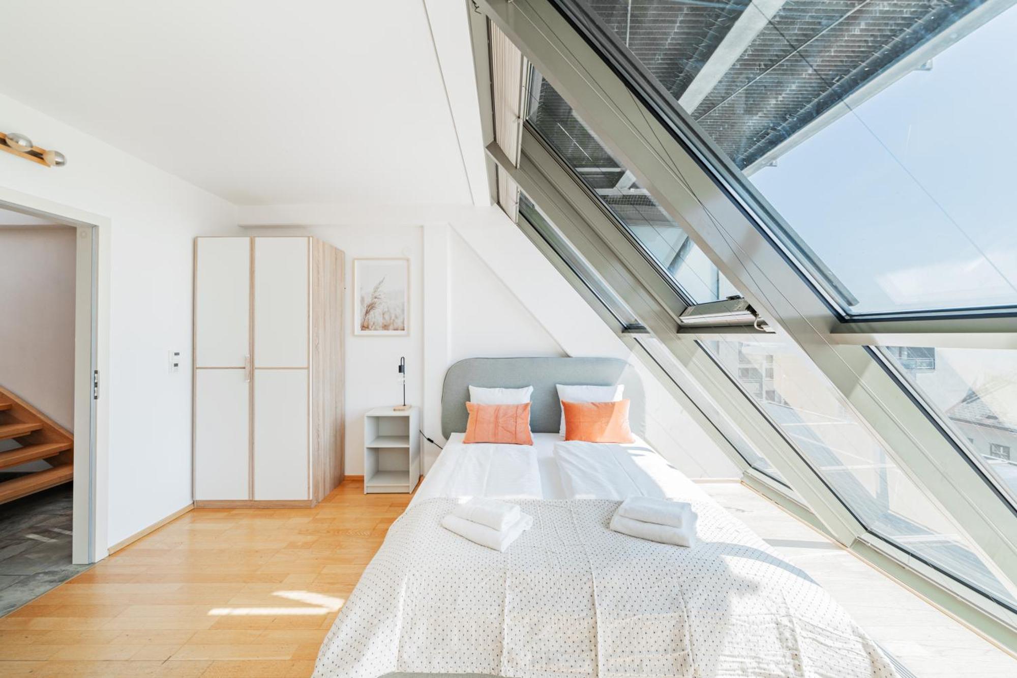 Next To Schoenbrunn - Free Parking !!! * Viena