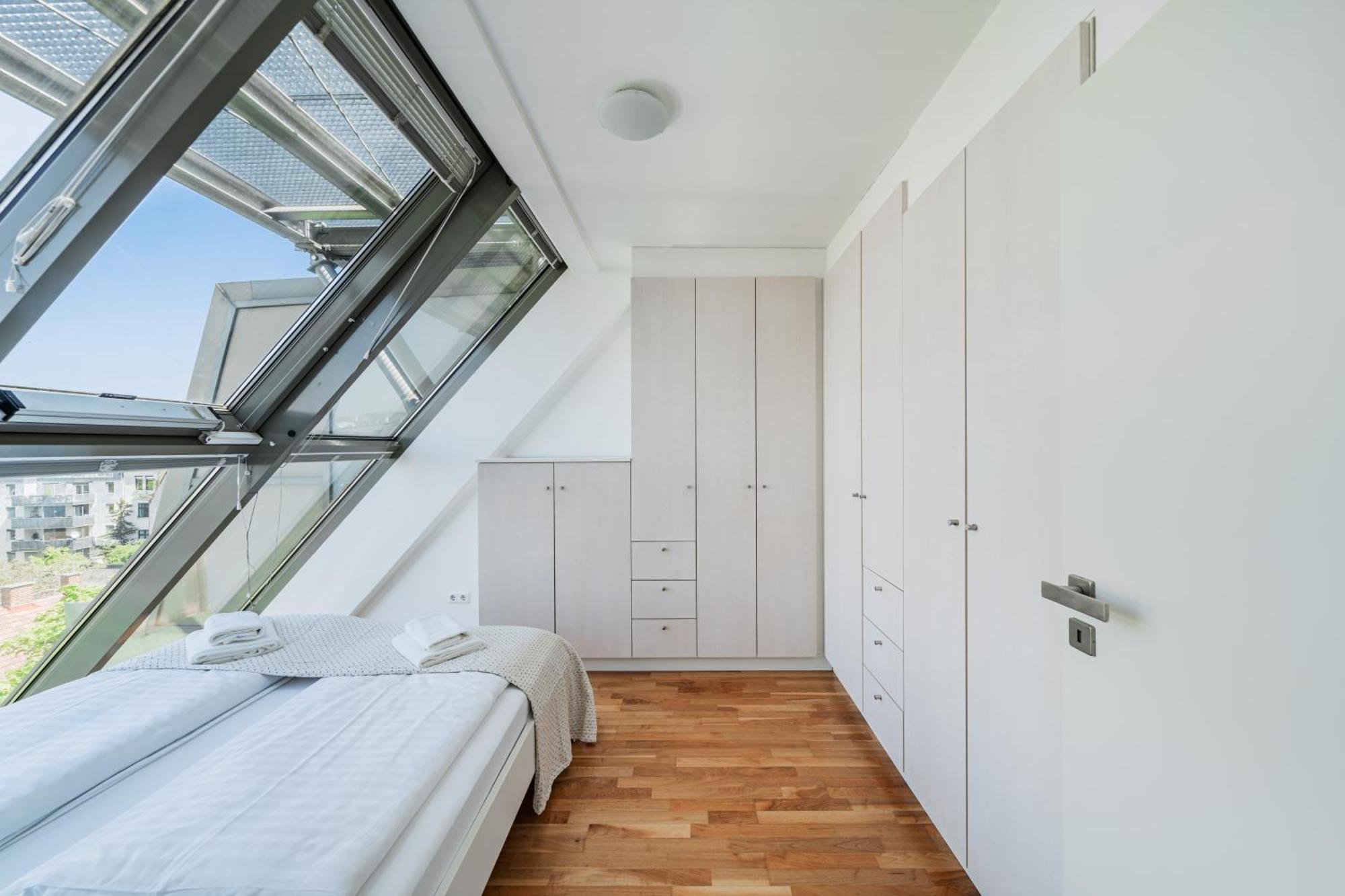 Next To Schoenbrunn - Free Parking !!! Viena