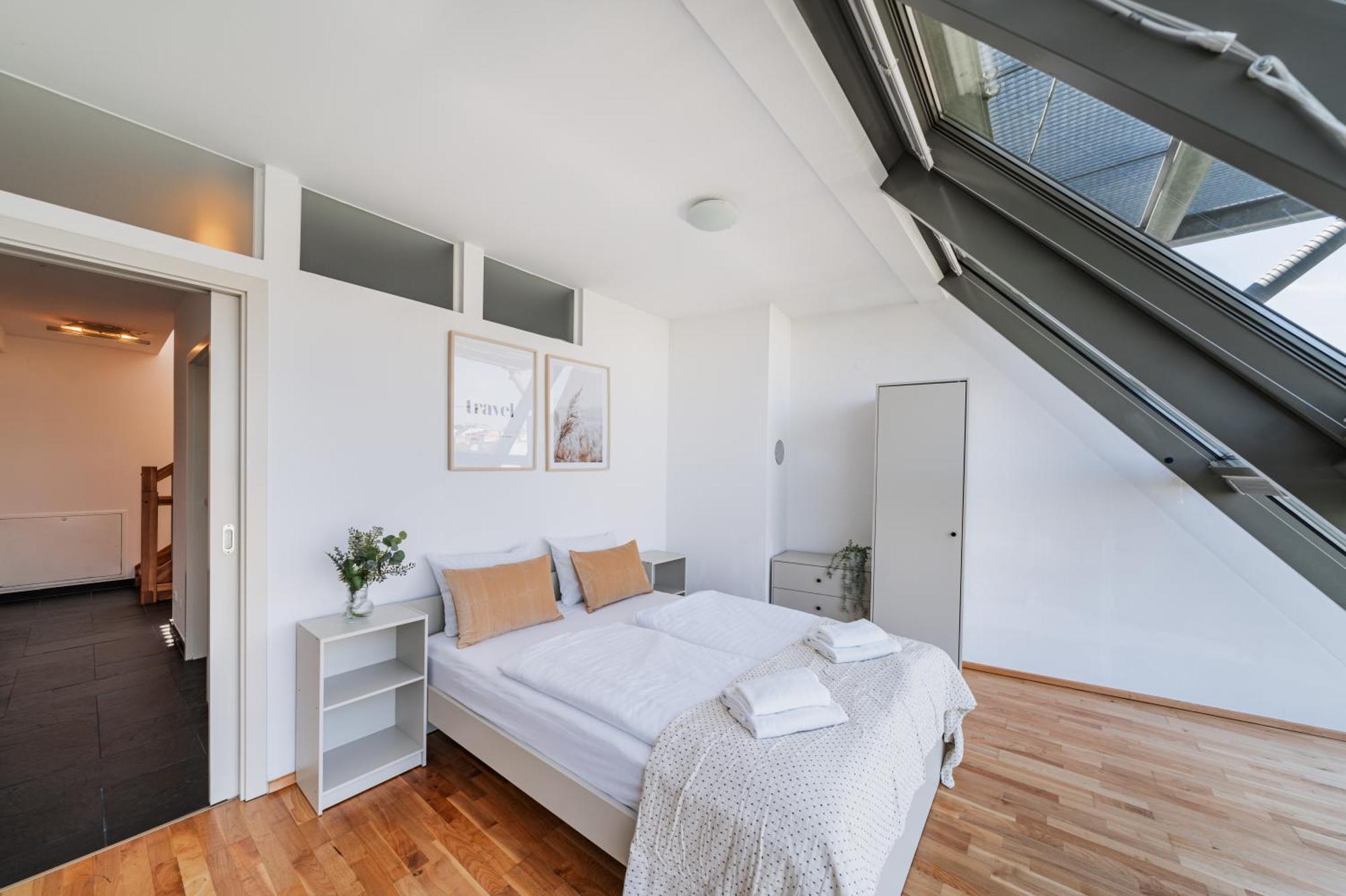 Apartment Next To Schoenbrunn - Free Parking !!! *